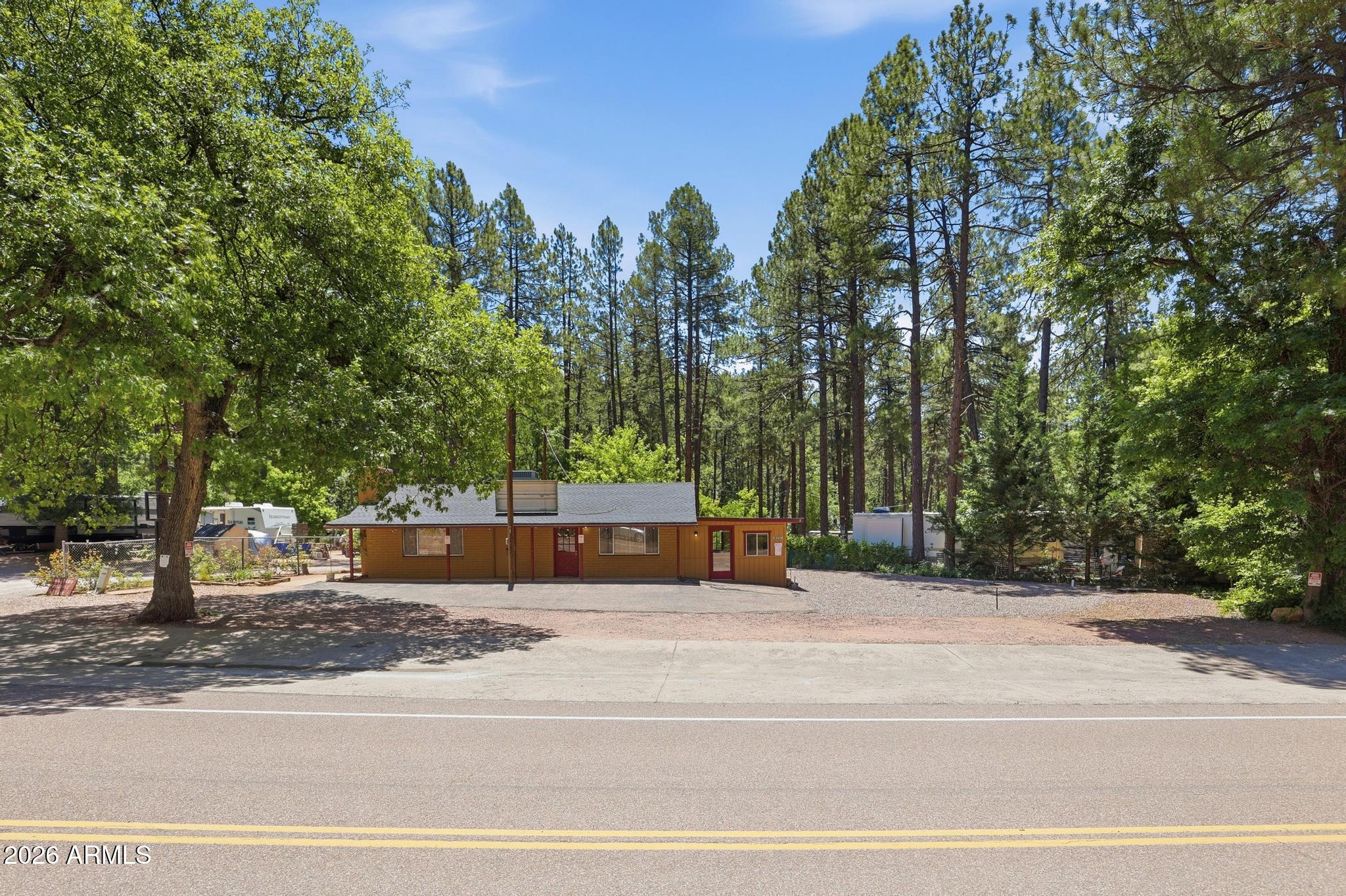 1389 E CHRISTOPHER CREEK Loop