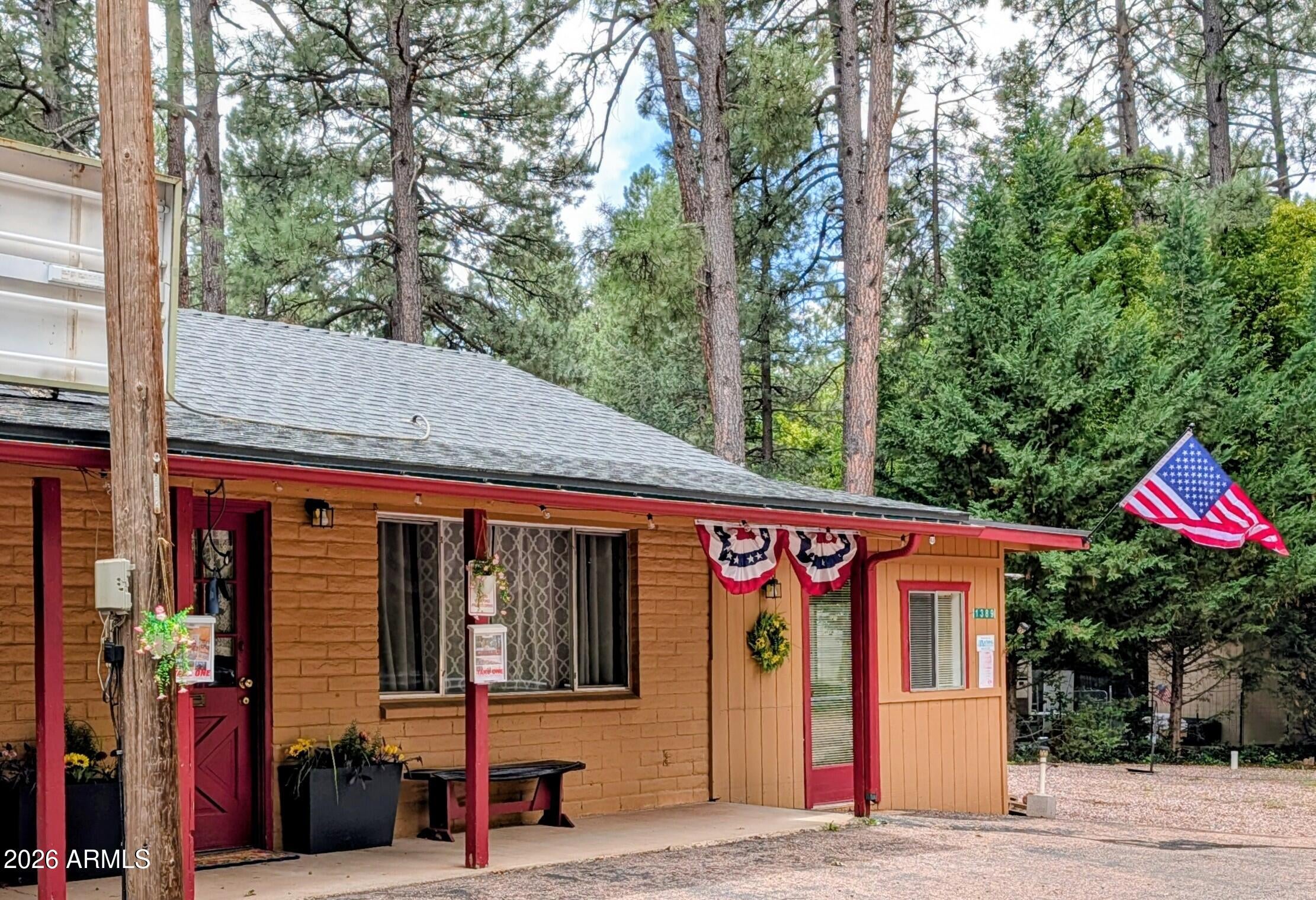 1389 E CHRISTOPHER CREEK Loop