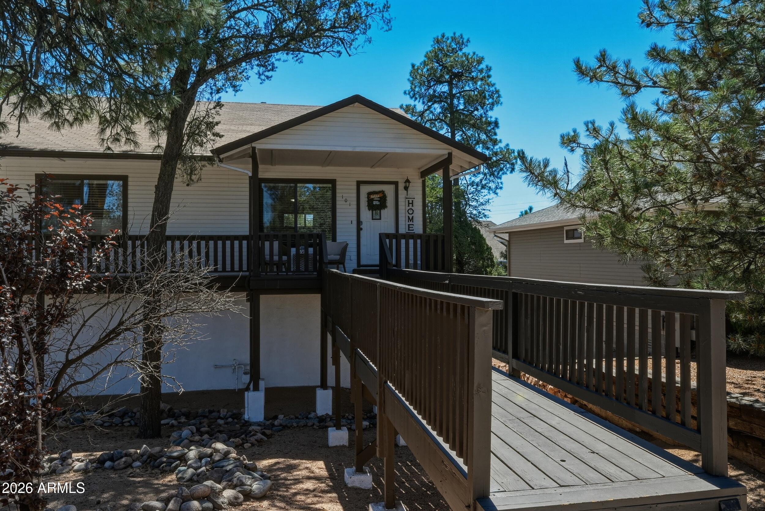 101 S WHITING Drive