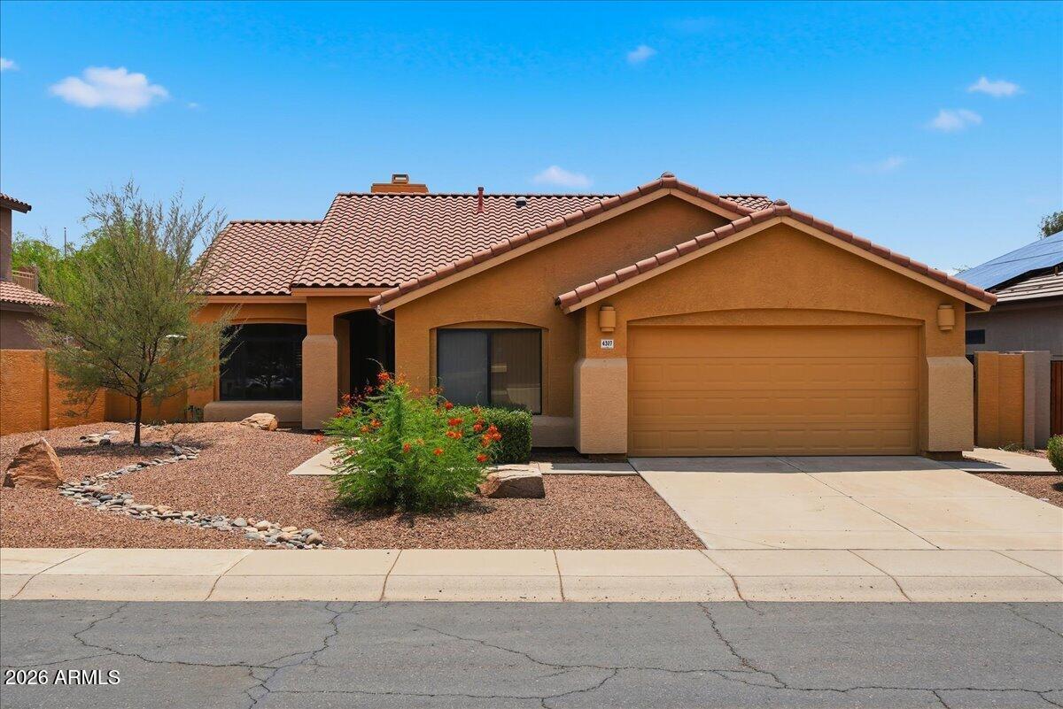 4307 E WILLIAMS Drive