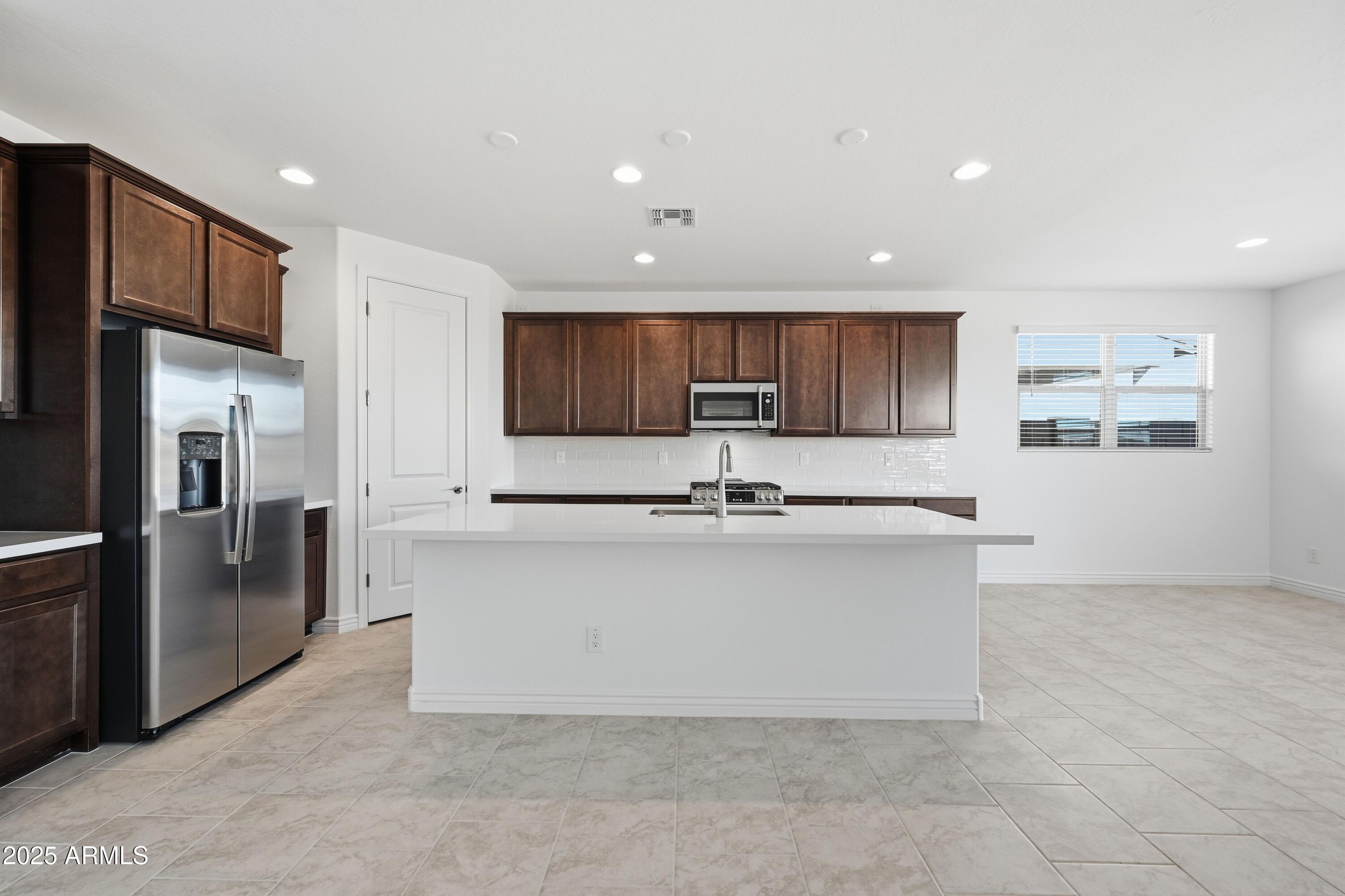 17080 W HACKAMORE Drive