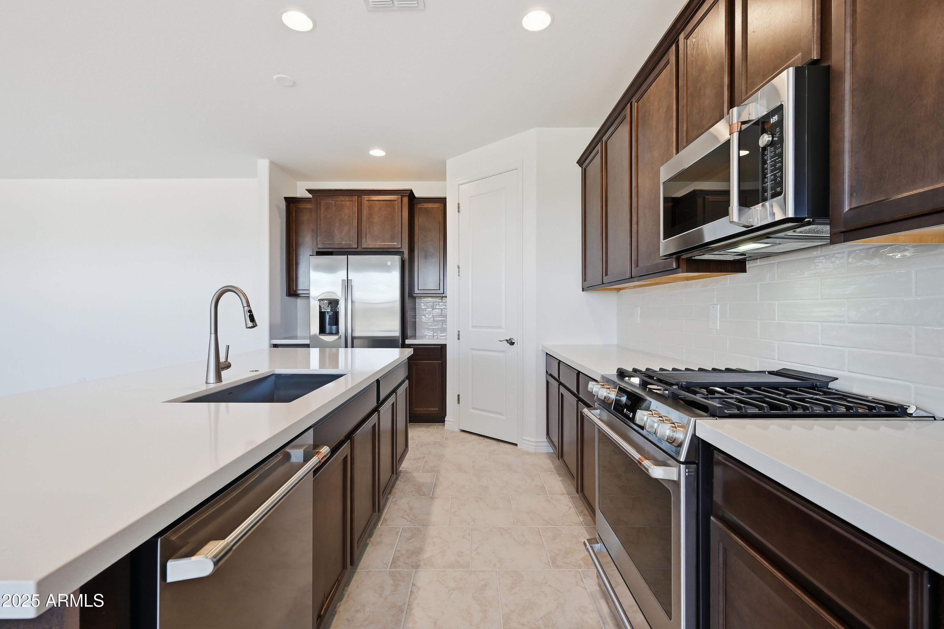 17080 W HACKAMORE Drive