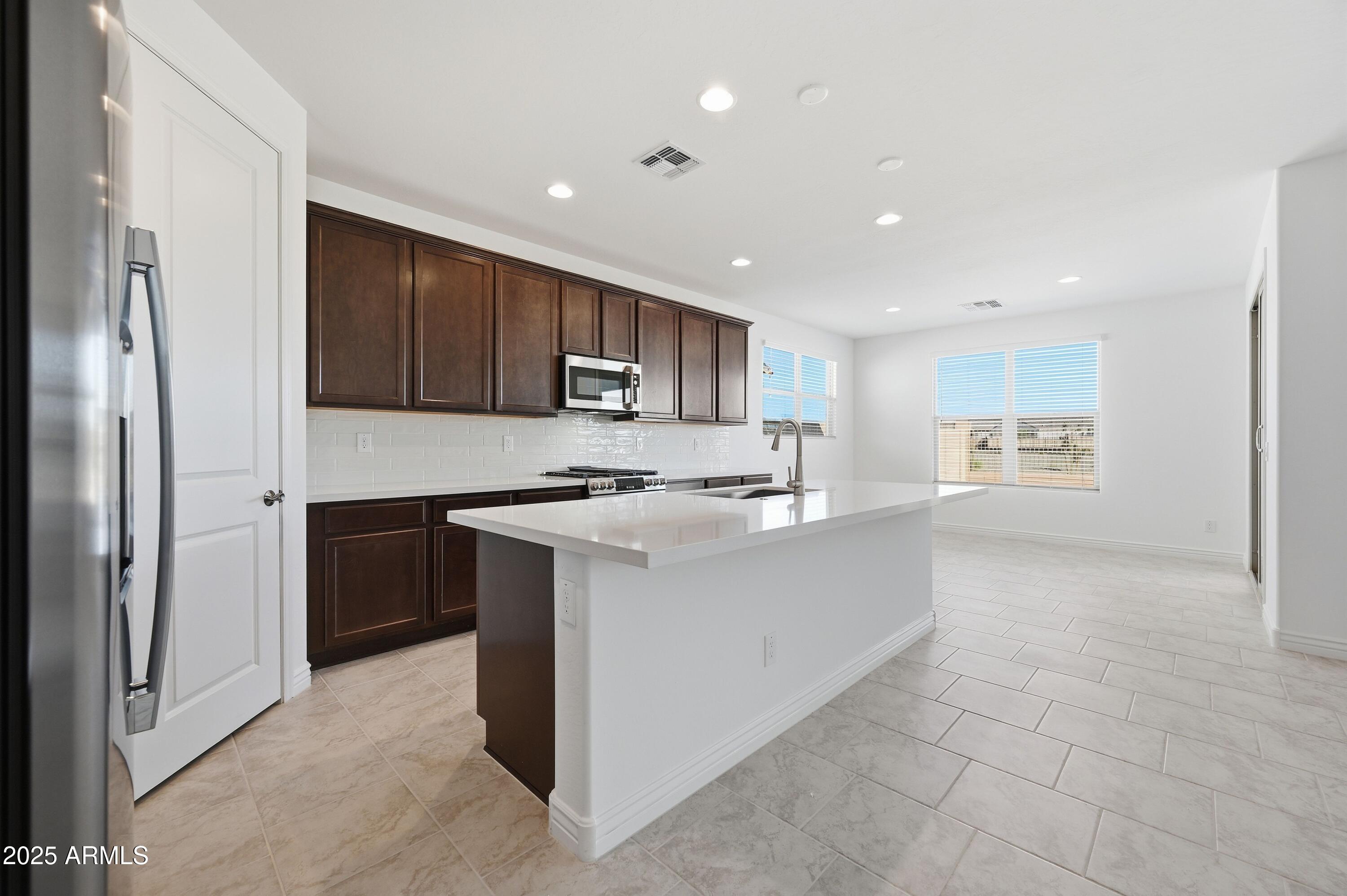 17080 W HACKAMORE Drive