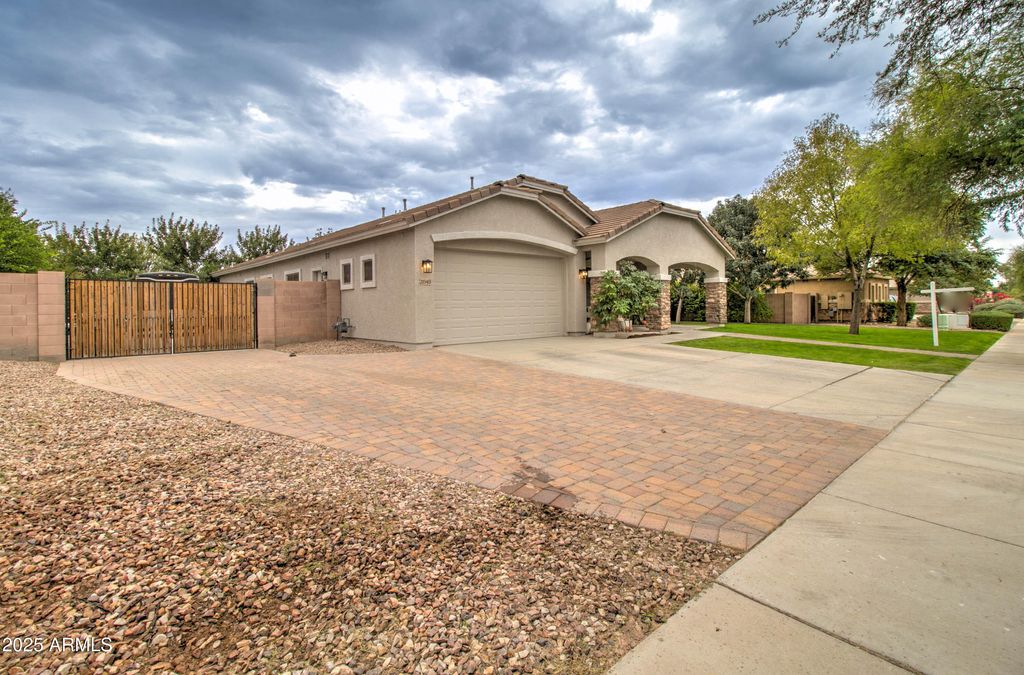 Photo of 21949 E Rosa Road, Queen Creek, AZ 85142 (MLS # 6948305)
