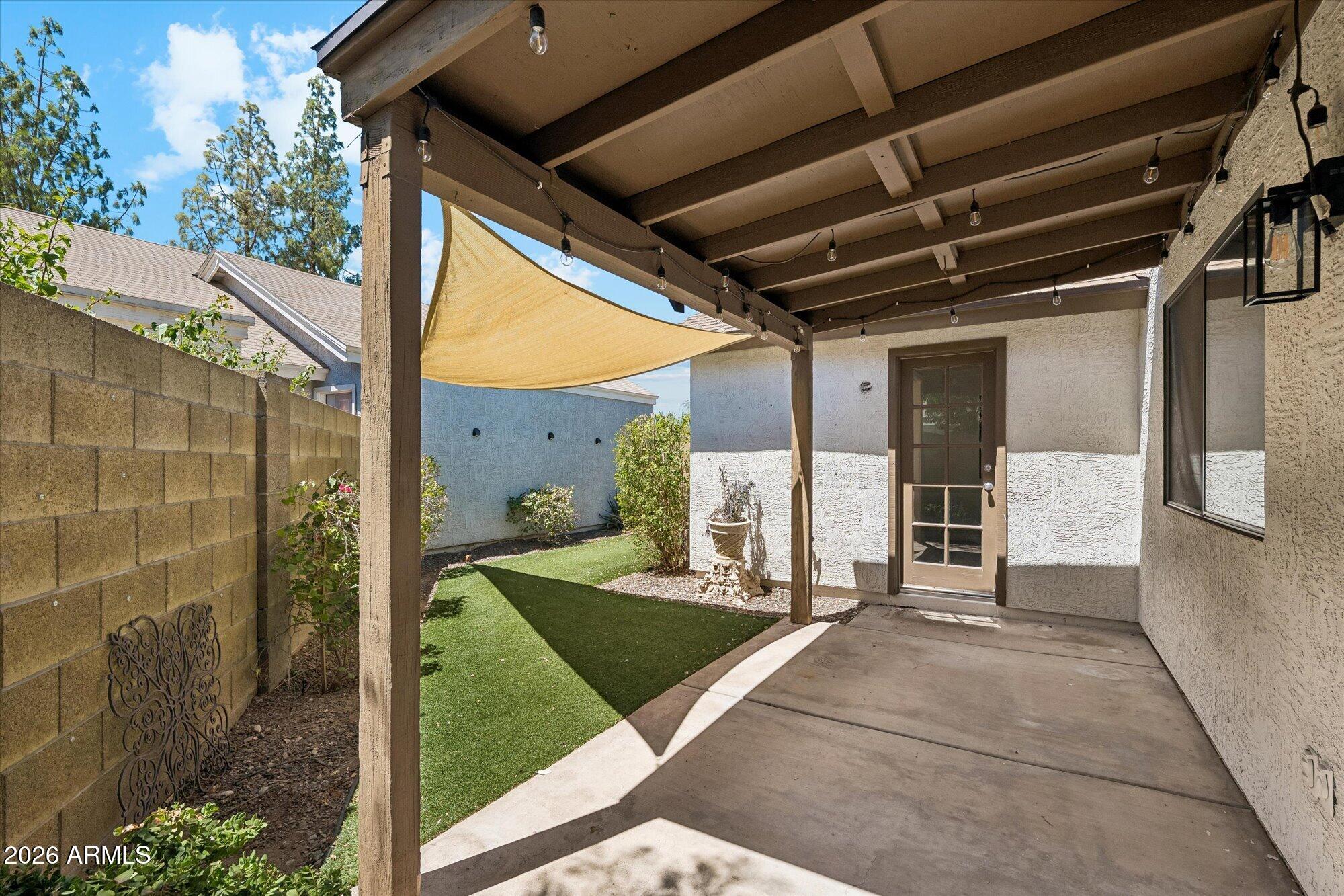 2053 W COLUMBINE Drive