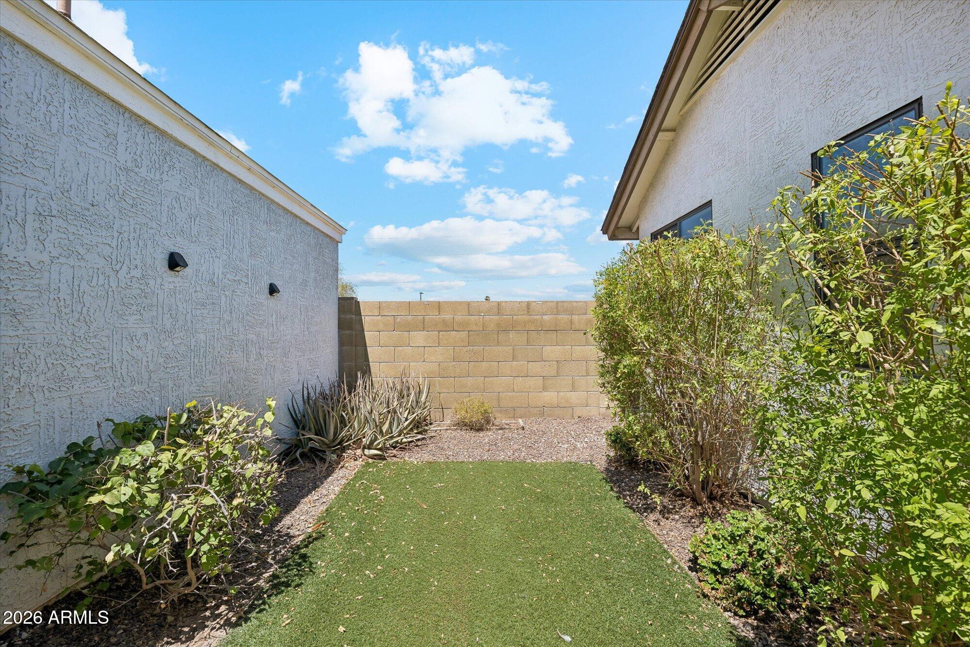 2053 W COLUMBINE Drive