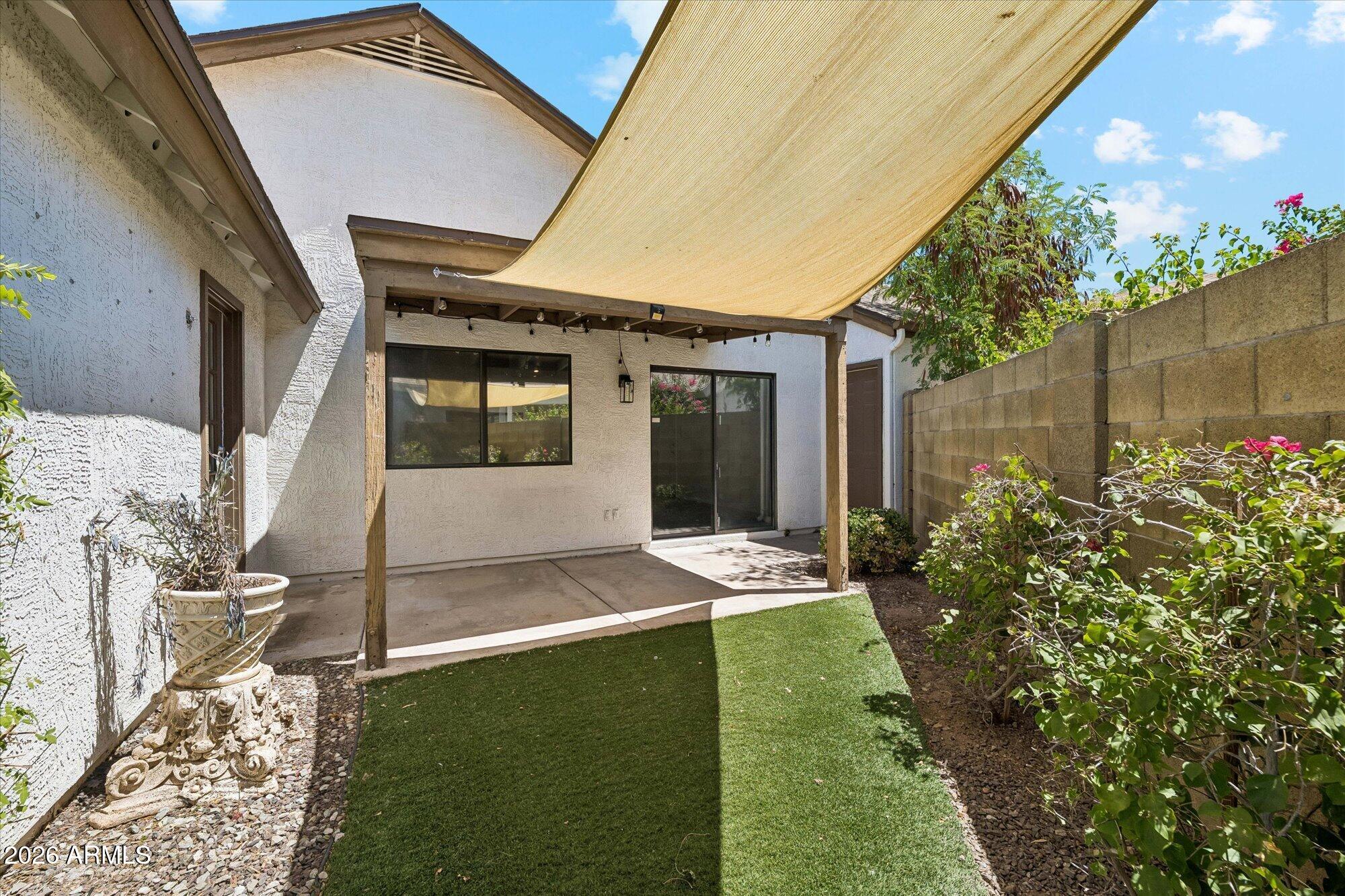 2053 W COLUMBINE Drive