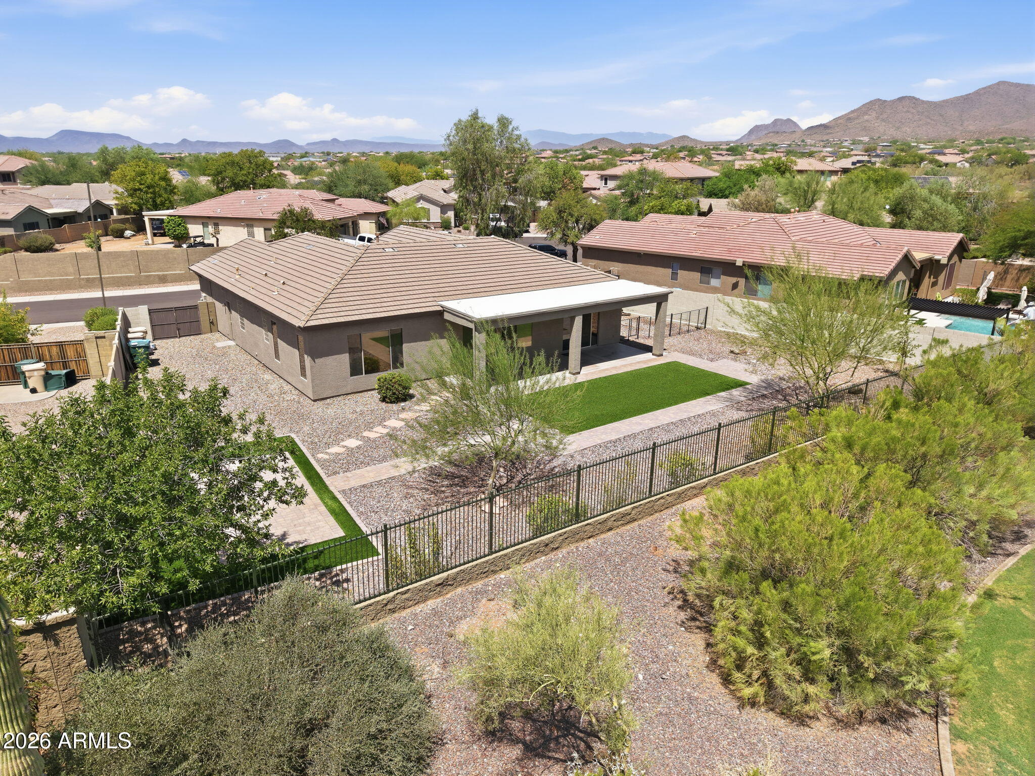 2421 W KIT CARSON Court