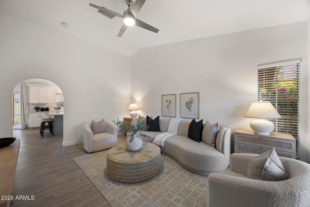 Photo of 928 E Hope Street, Mesa, AZ 85203 (MLS # 7089733)