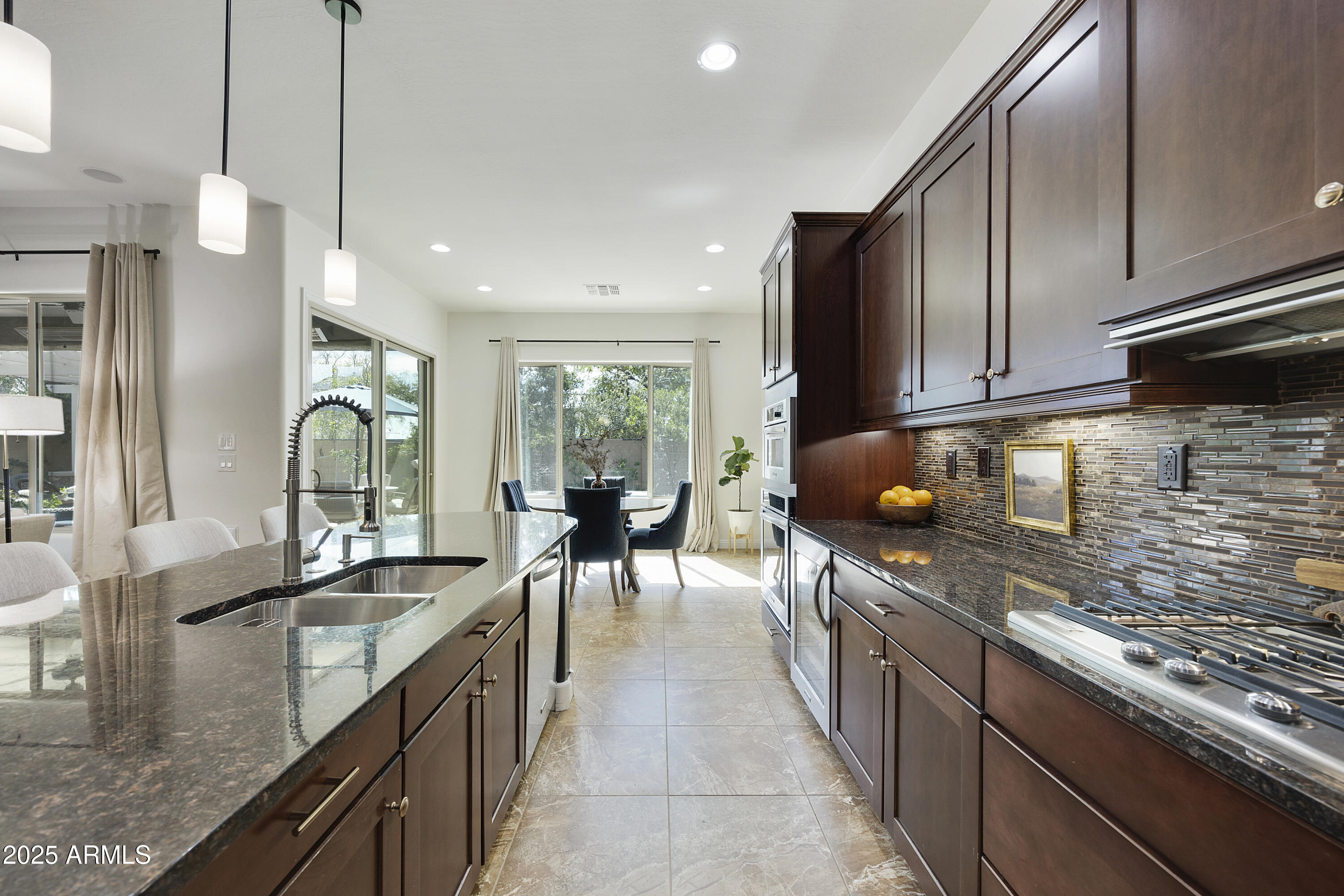 1605 W MOLLY Lane