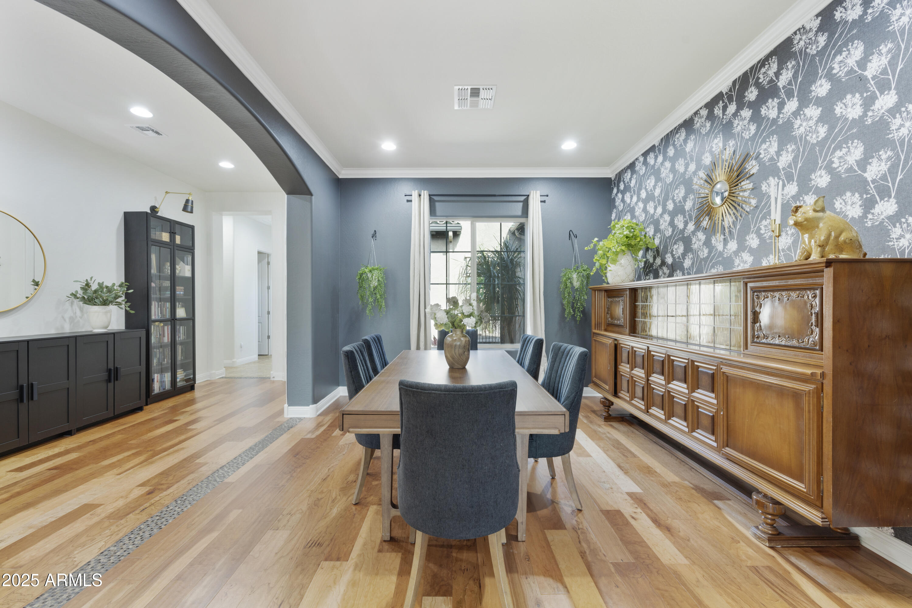 1605 W MOLLY Lane