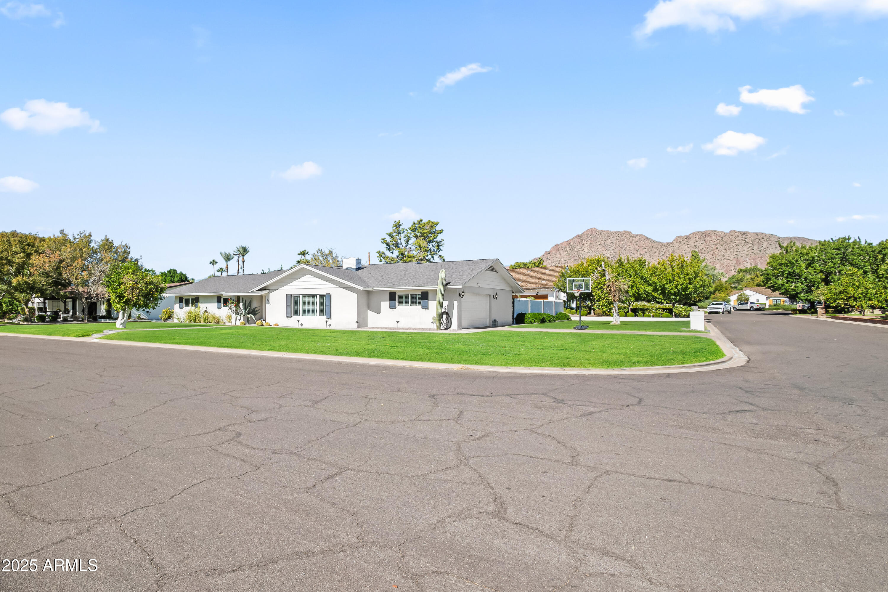 6022 E CALLE DEL PAISANO --