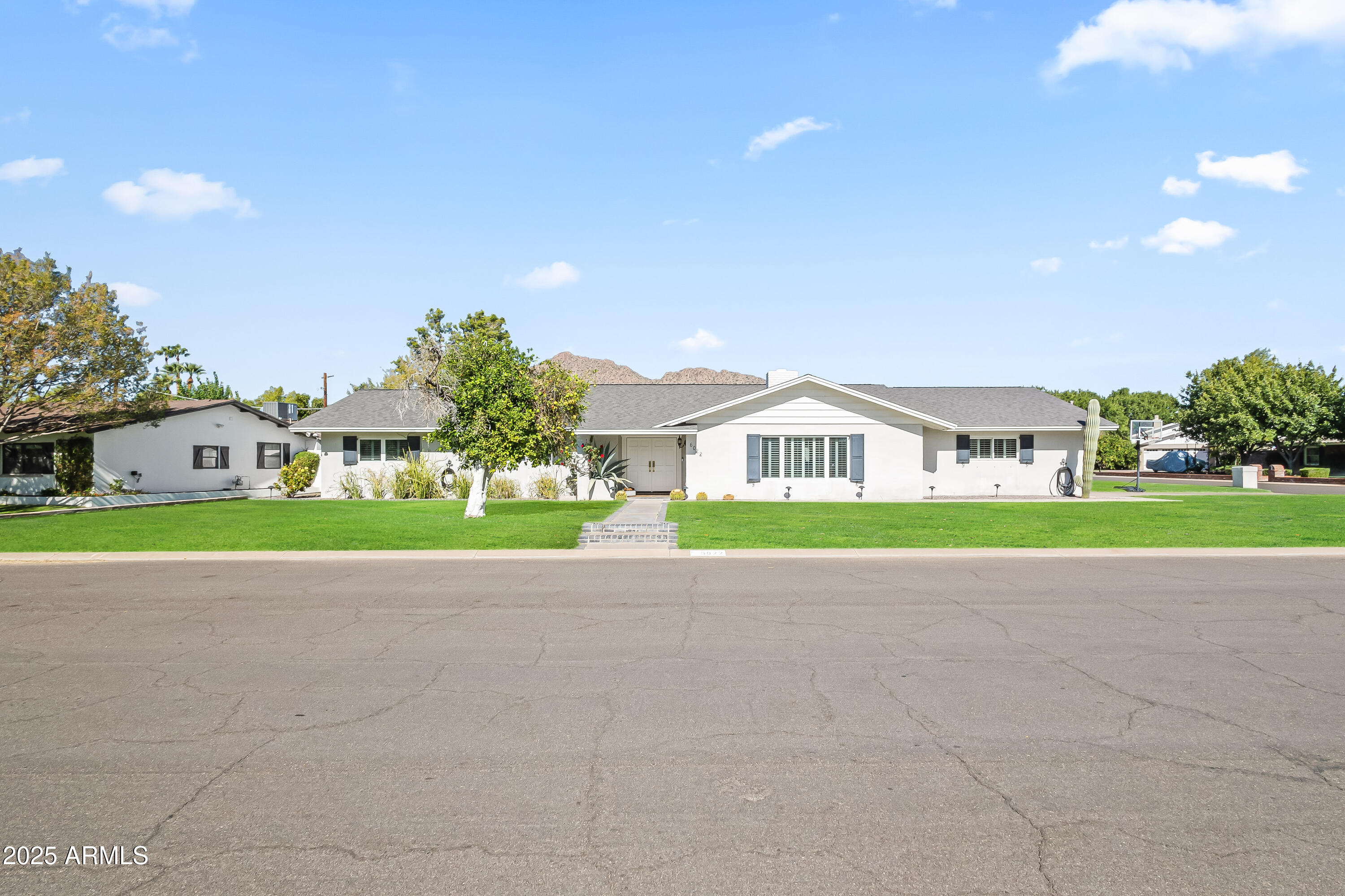 6022 E CALLE DEL PAISANO --