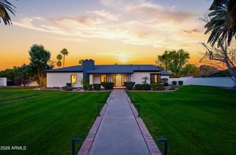 Photo of 2939 N Manor Drive W, Phoenix, AZ 85014 (MLS # 6988760)