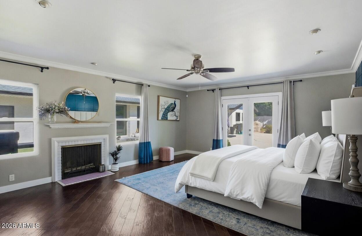 2939 N MANOR Drive W