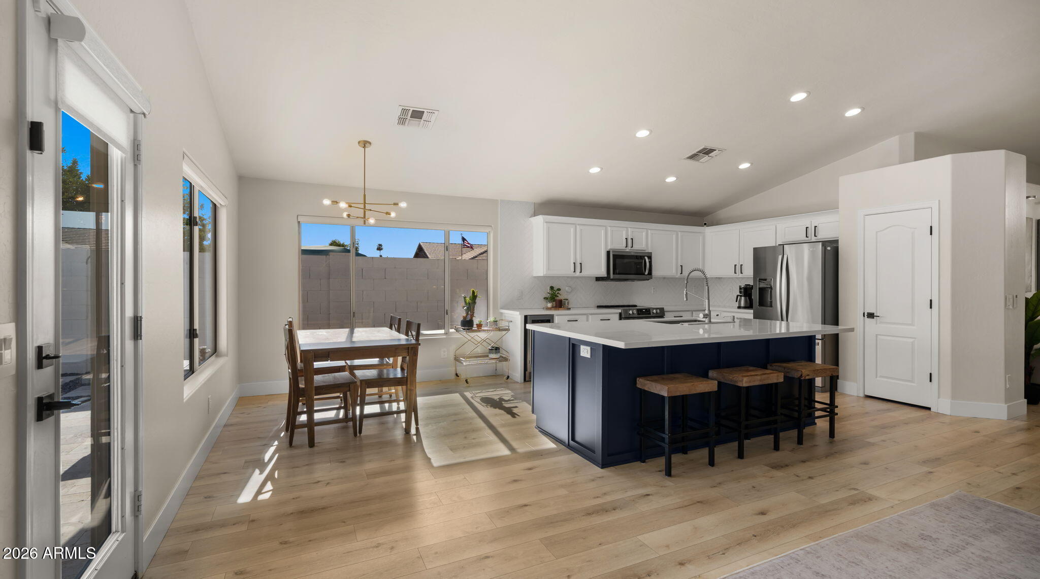 4049 E VISTA Drive