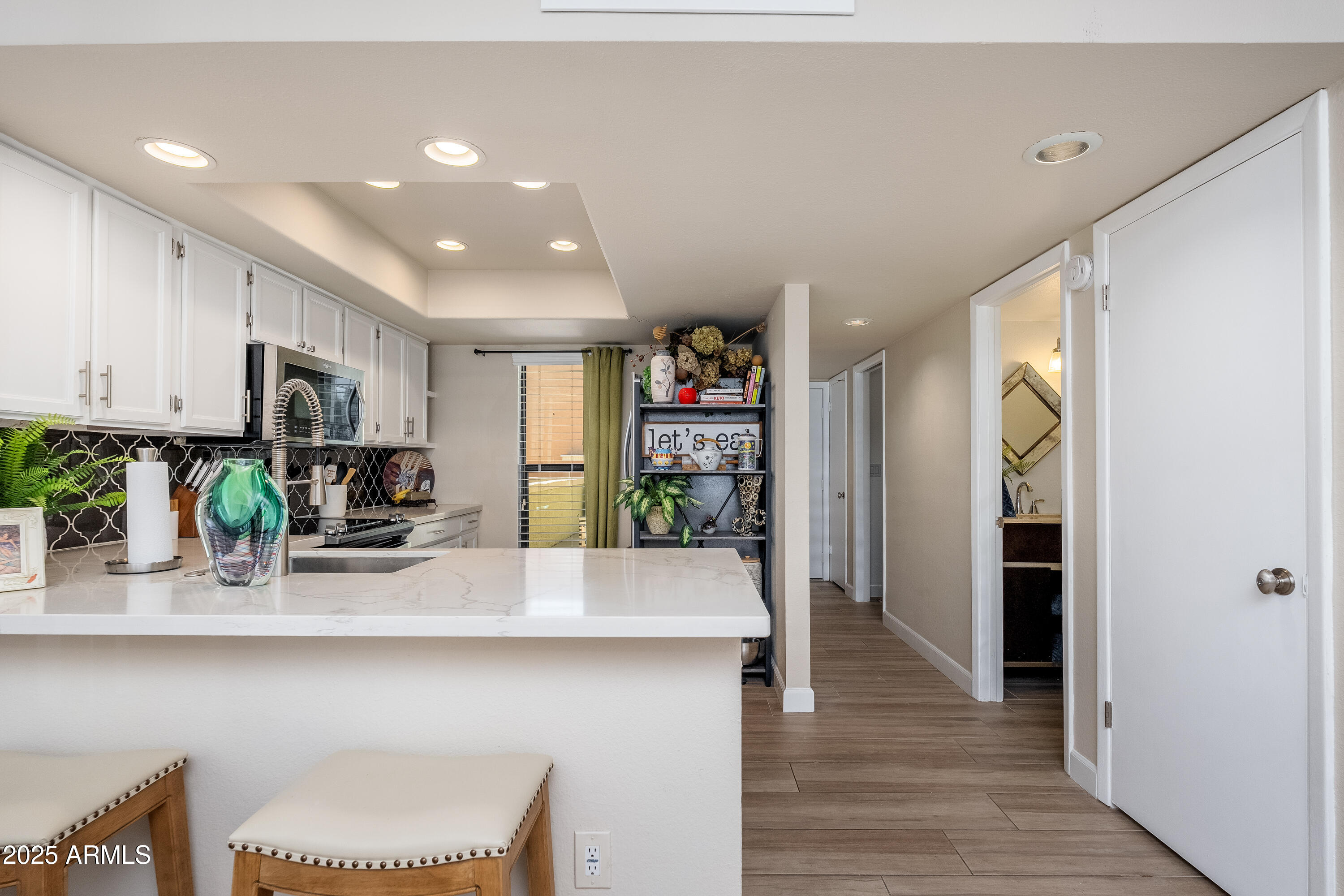 815 E GROVERS Avenue 55