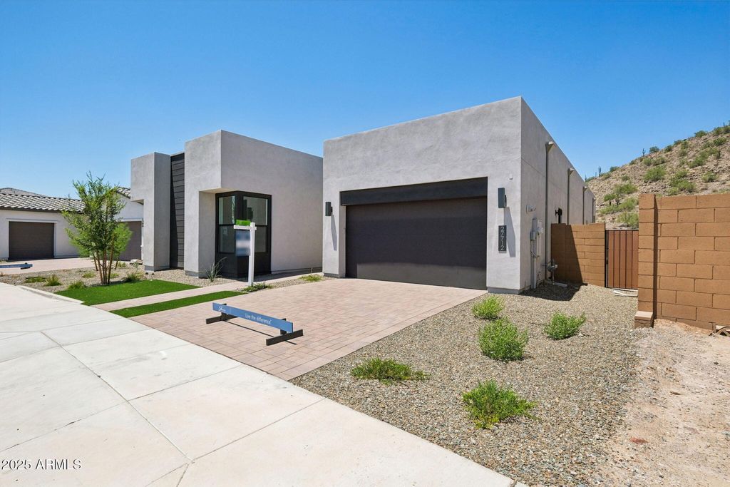 Photo of 27712 N 74th Lane, Peoria, AZ 85383 (MLS # 6916678)