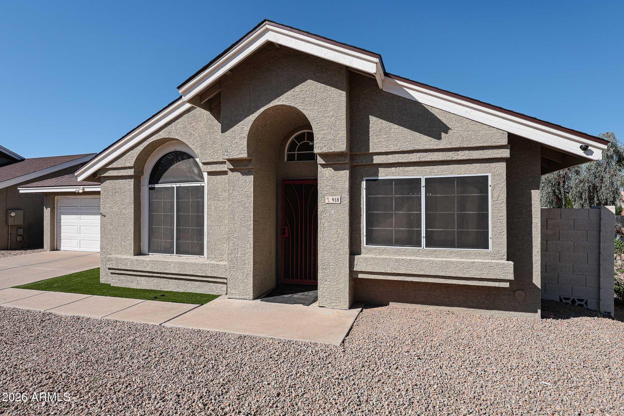 918 E ANNETTE Drive