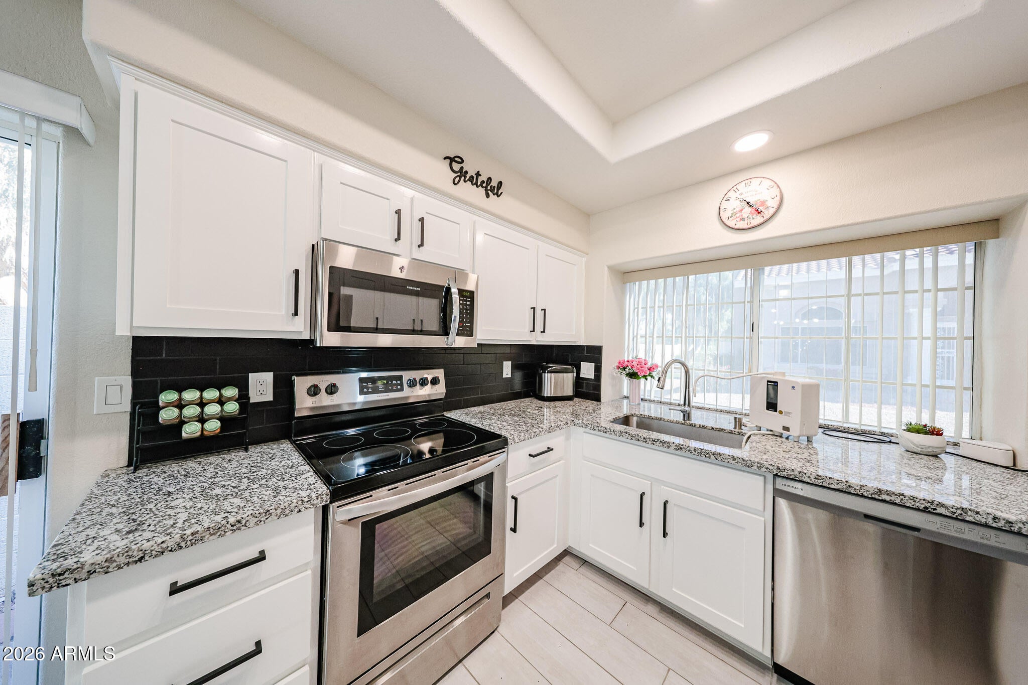 918 E ANNETTE Drive