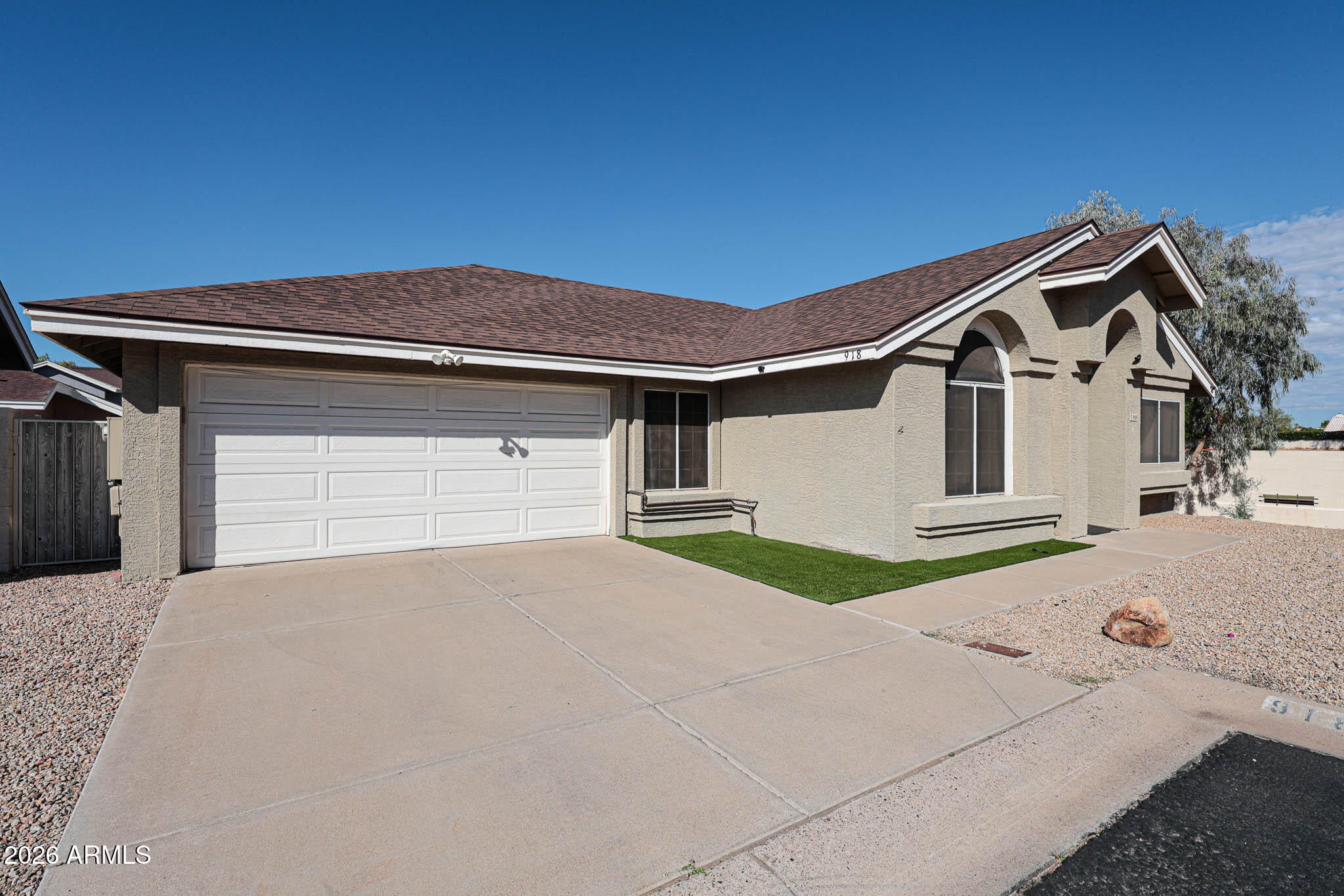 918 E ANNETTE Drive