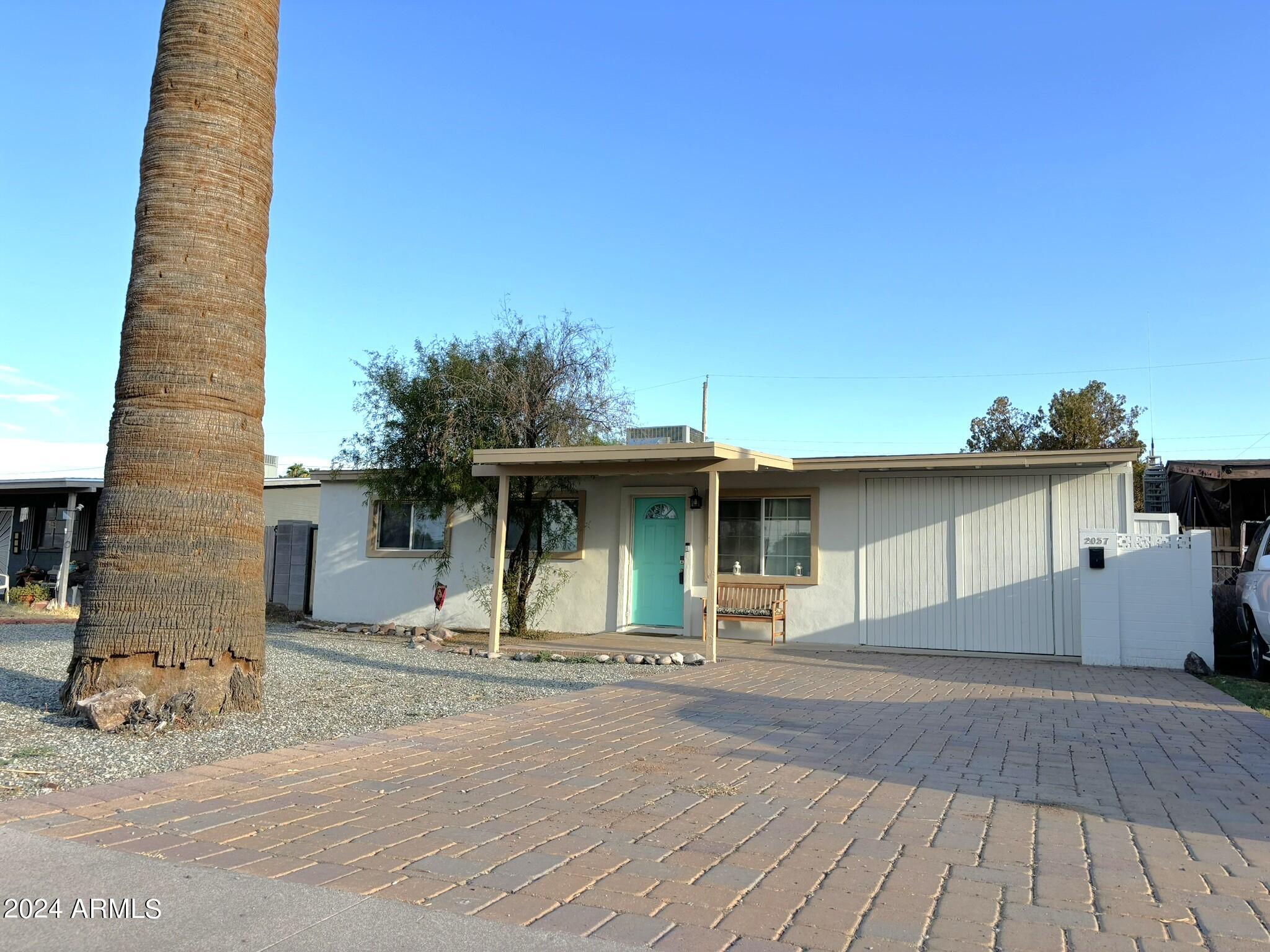 2057 E HOWE Avenue
