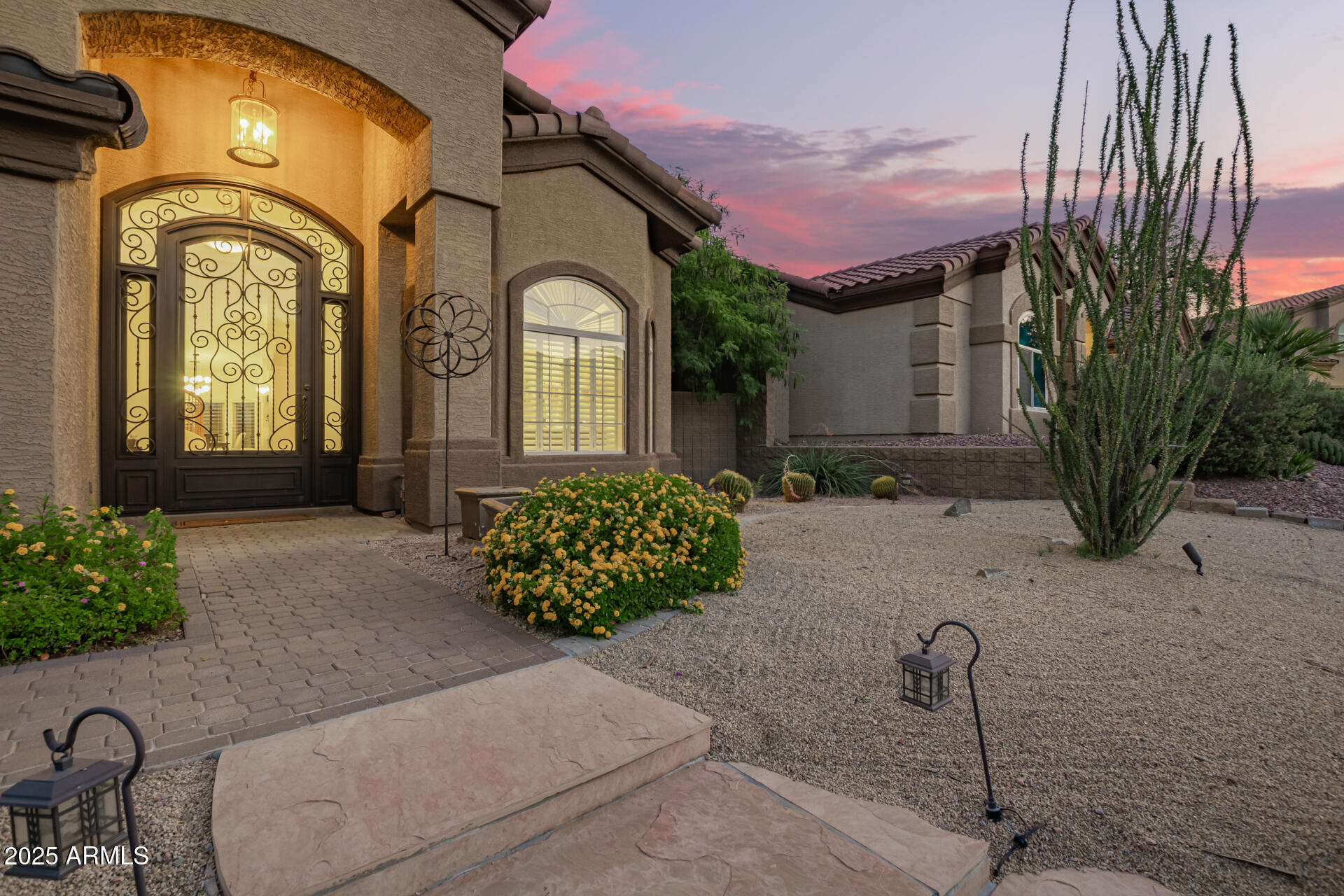 1935 E SEMINOLE Drive