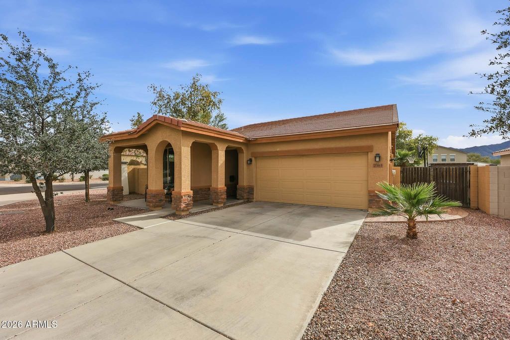 Photo of 2303 W Desert Lane, Phoenix, AZ 85041 (MLS # 6976867)