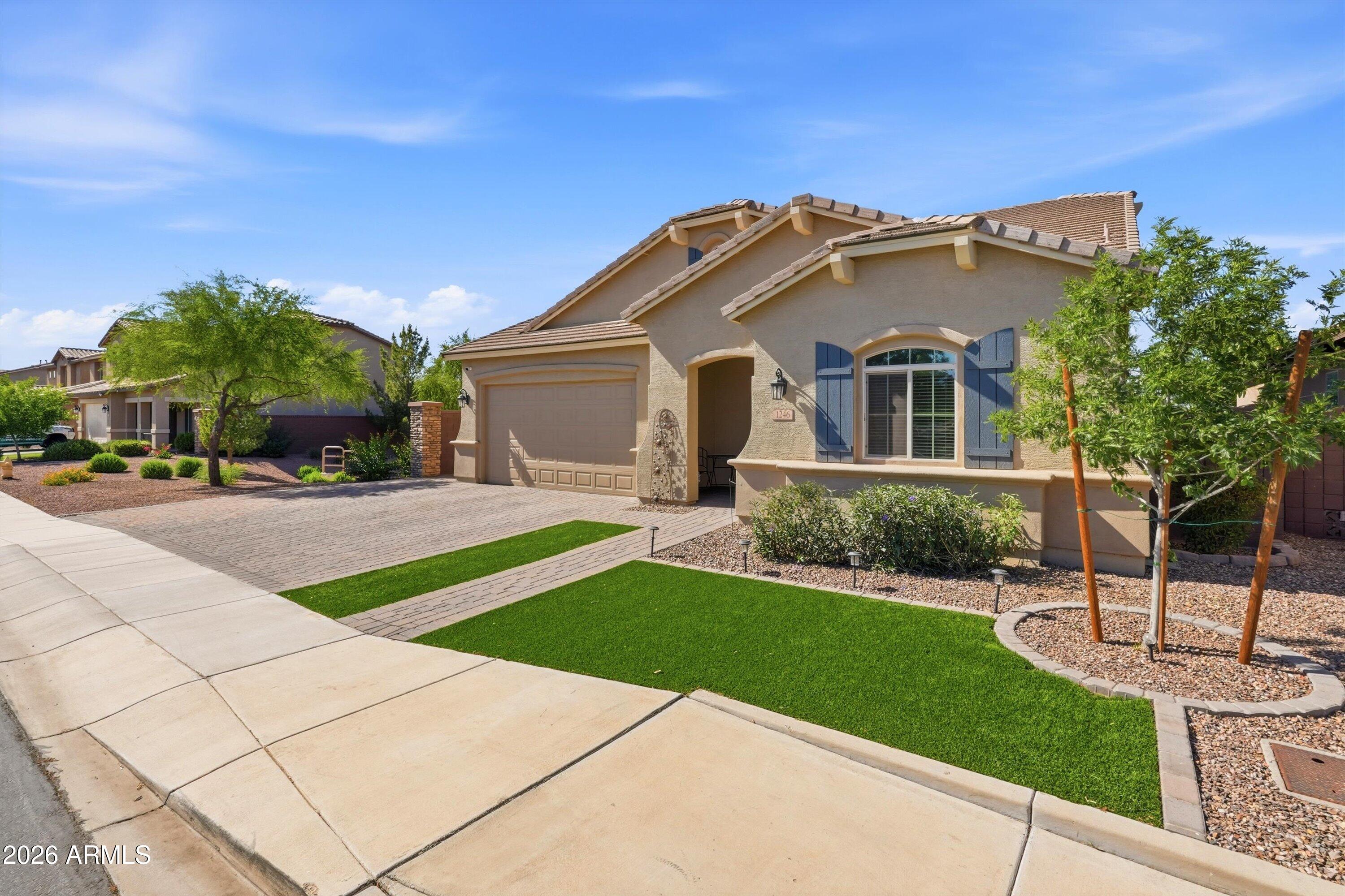 1246 W Spine Tree Avenue