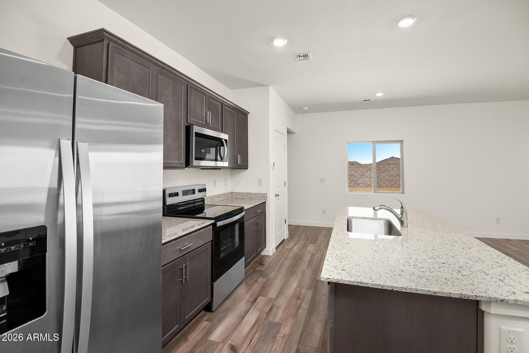 633 W RED HAWK Court