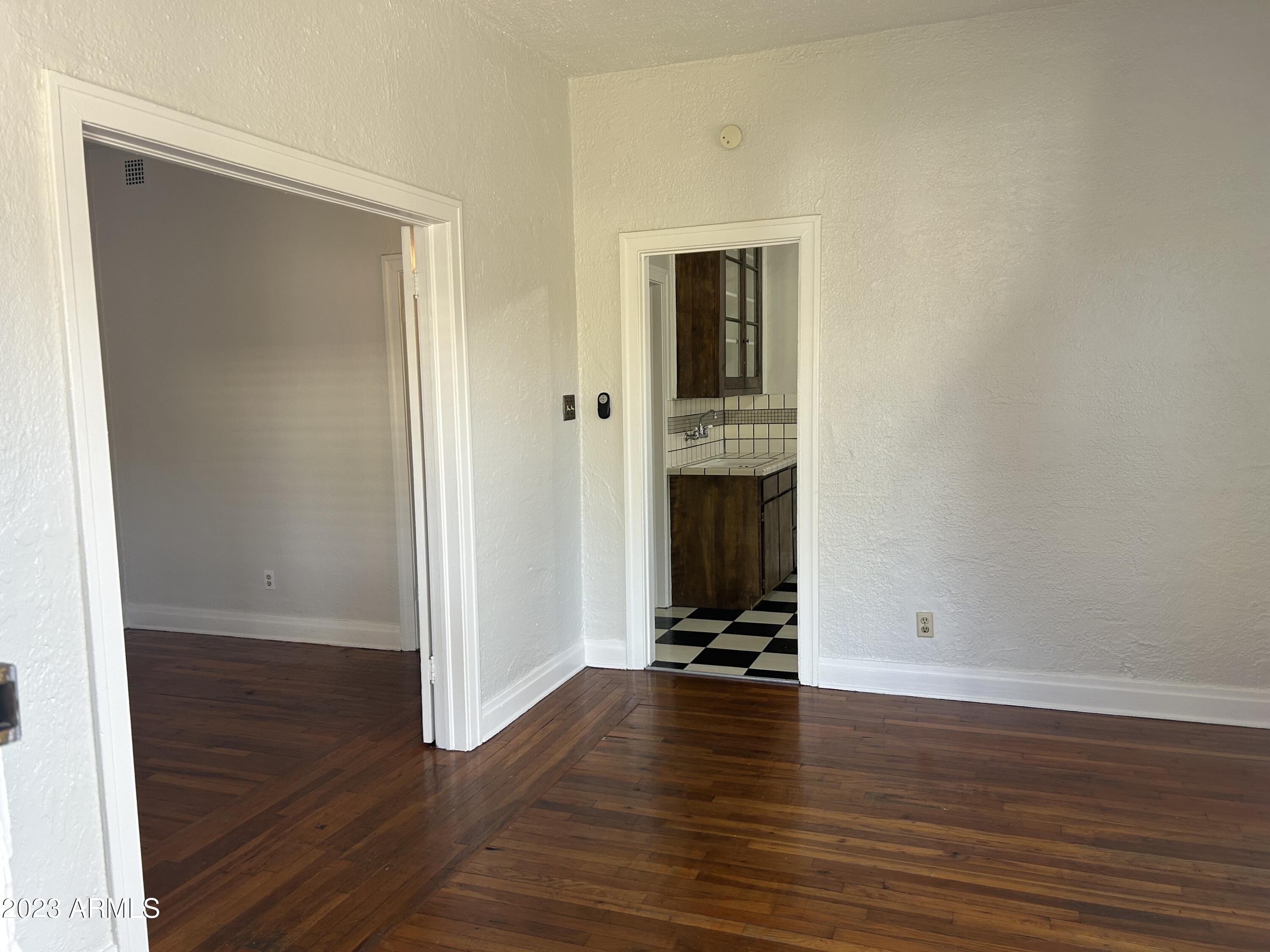 902 E PALM Lane Apt 4