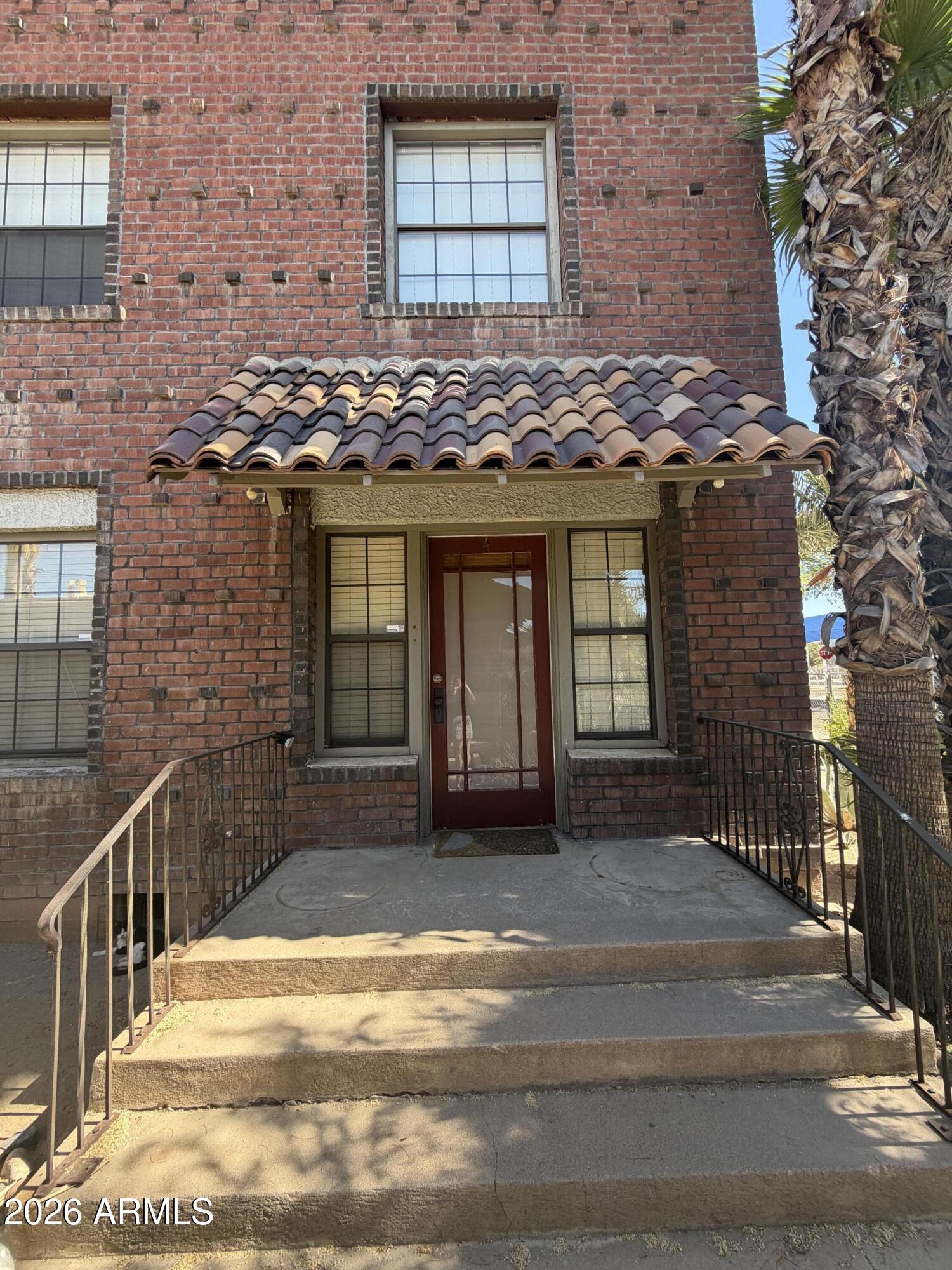902 E PALM Lane Apt 4