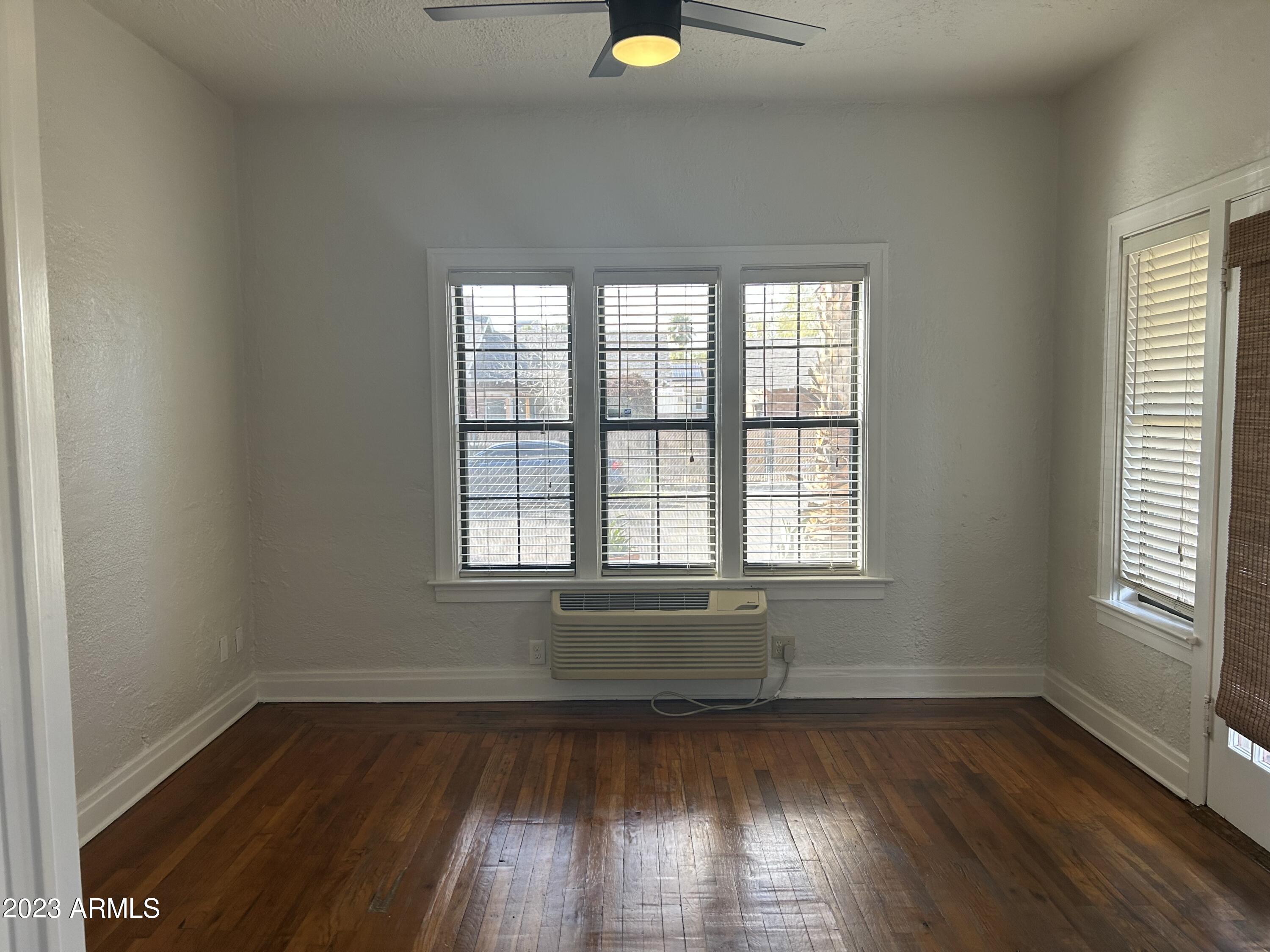 902 E PALM Lane Apt 4