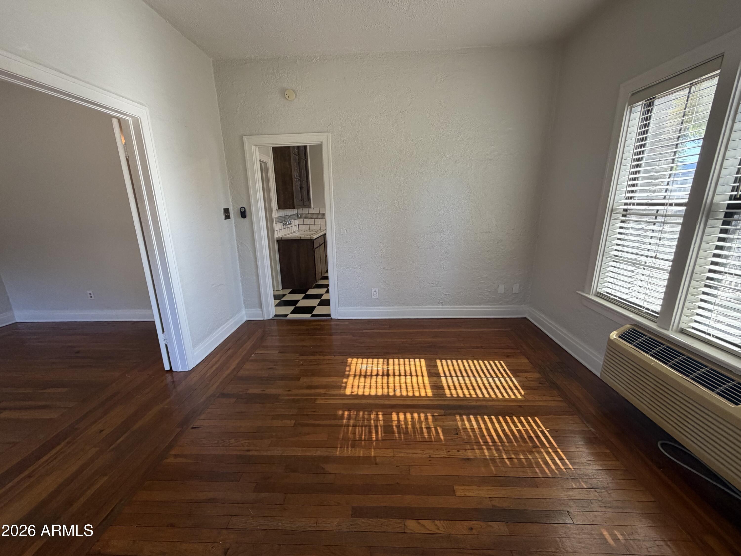 902 E PALM Lane Apt 4