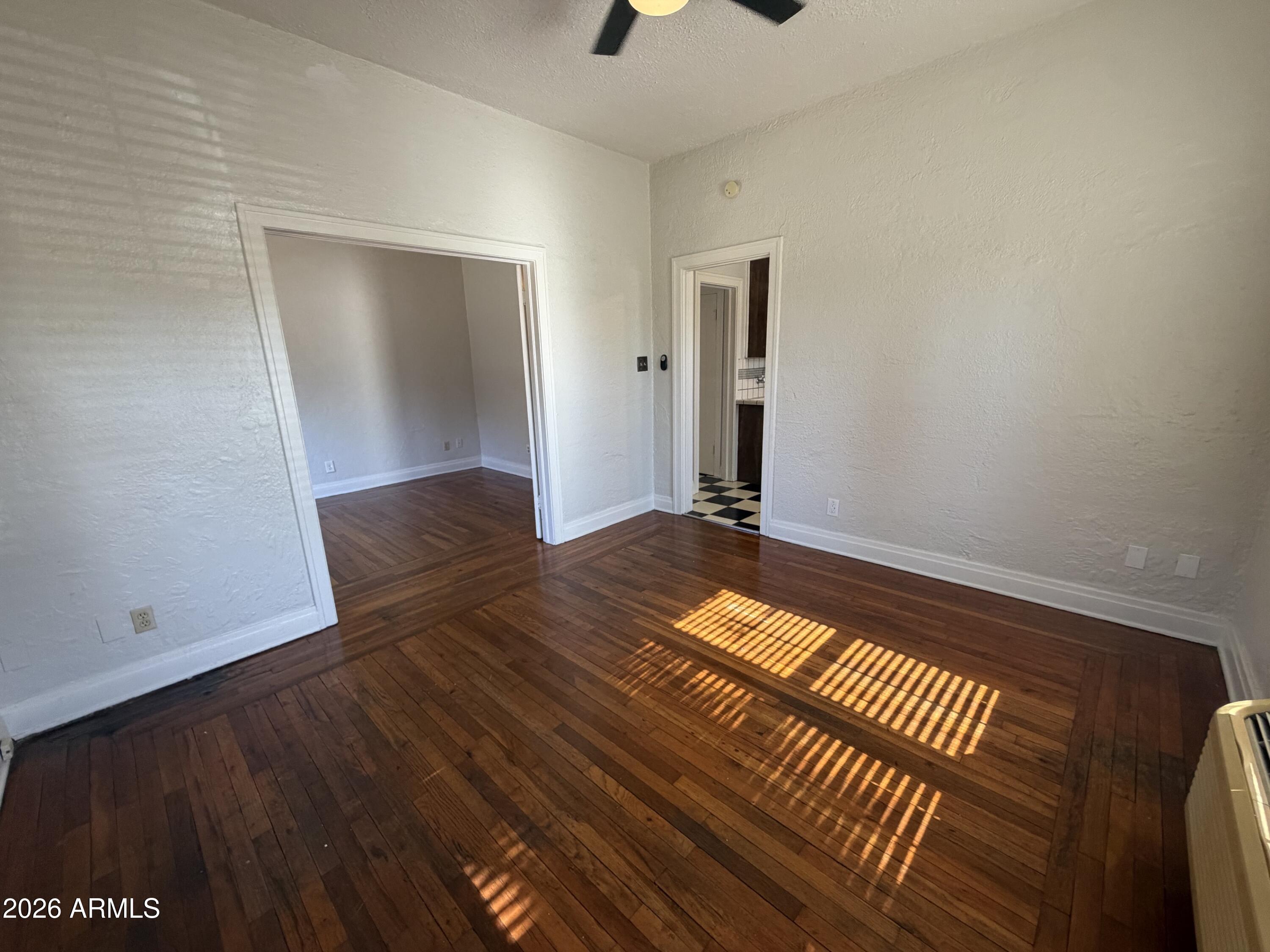 902 E PALM Lane Apt 4