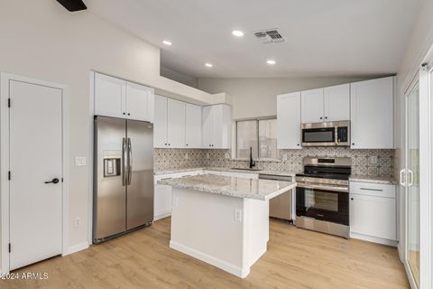 857 S DEL RANCHO -- Mesa AZ 85208