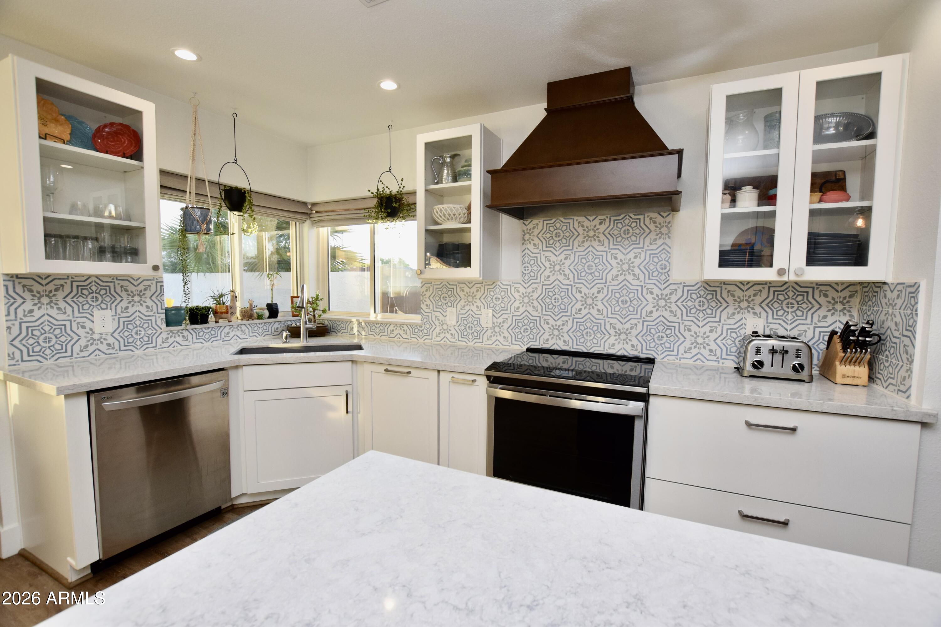 201 W PERSHING Avenue