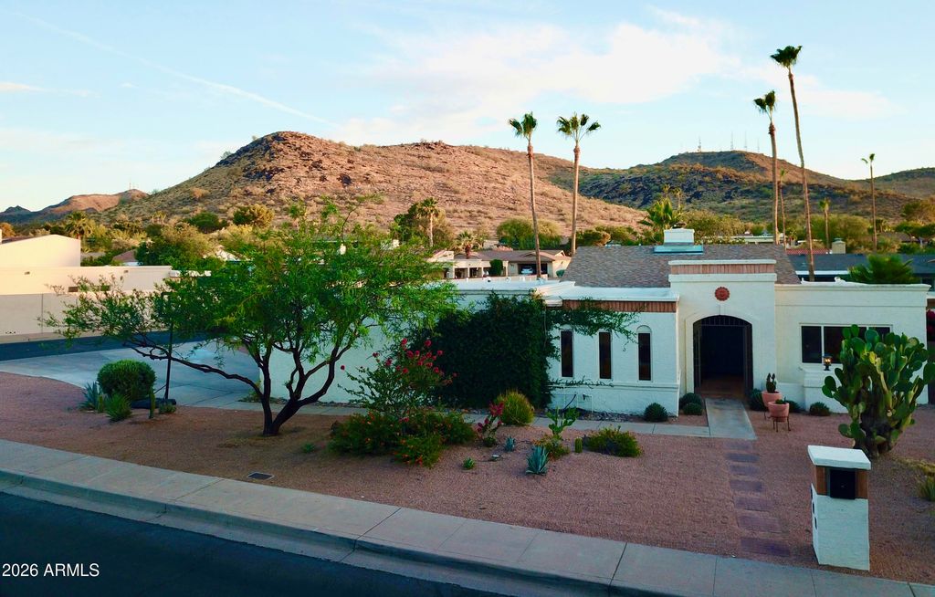 Photo of 201 W Pershing Avenue, Phoenix, AZ 85029 (MLS # 7028450)