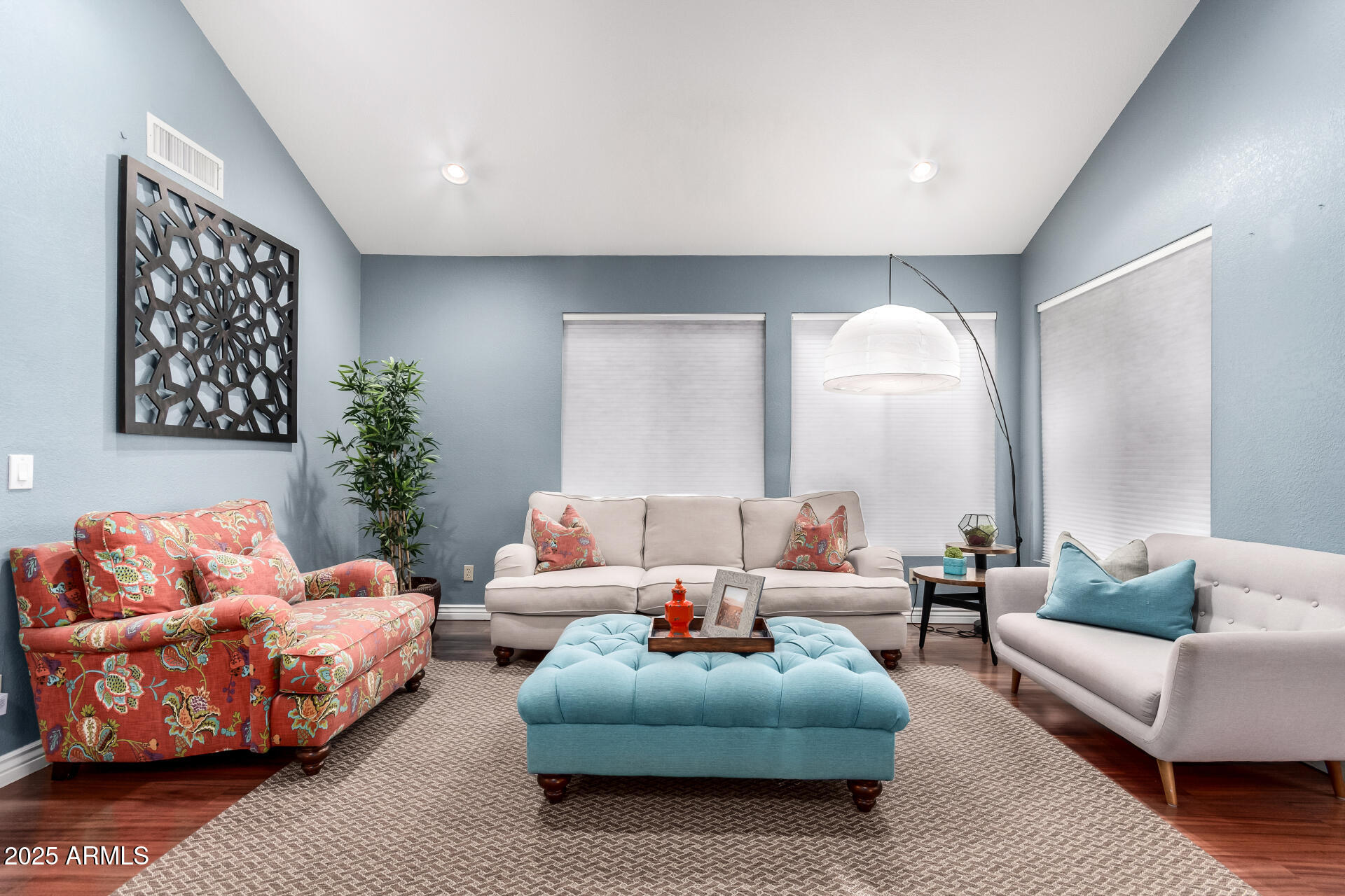 5927 E GRANDVIEW Road