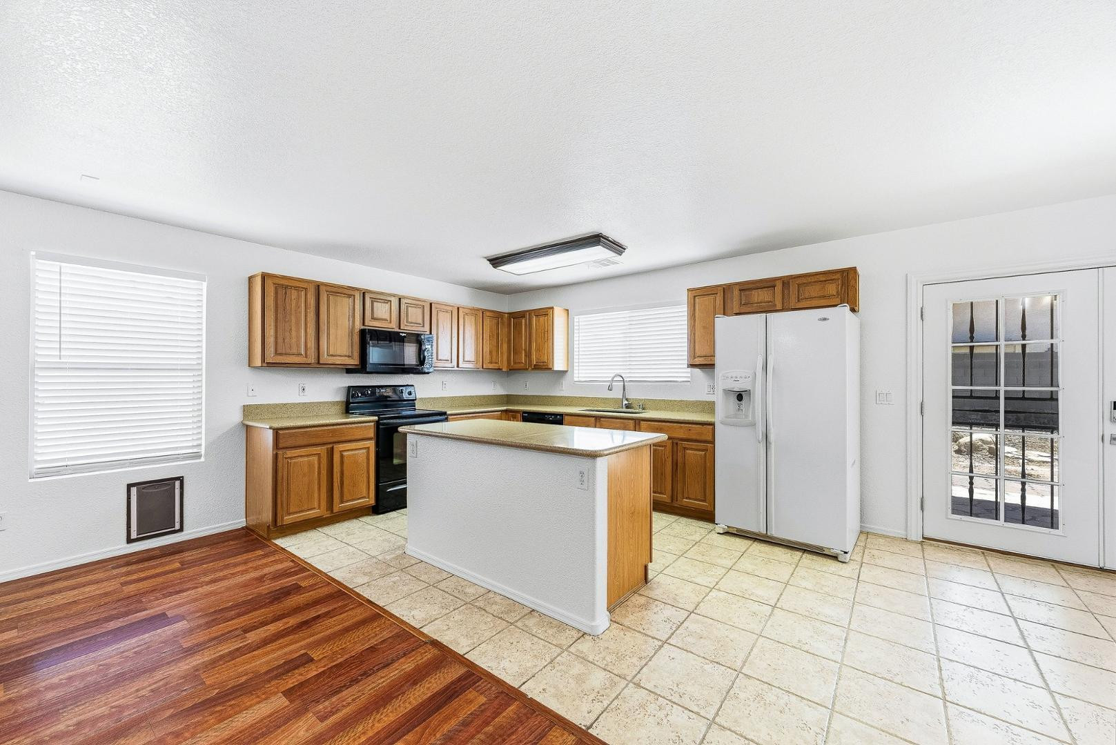2899 W White Canyon Road