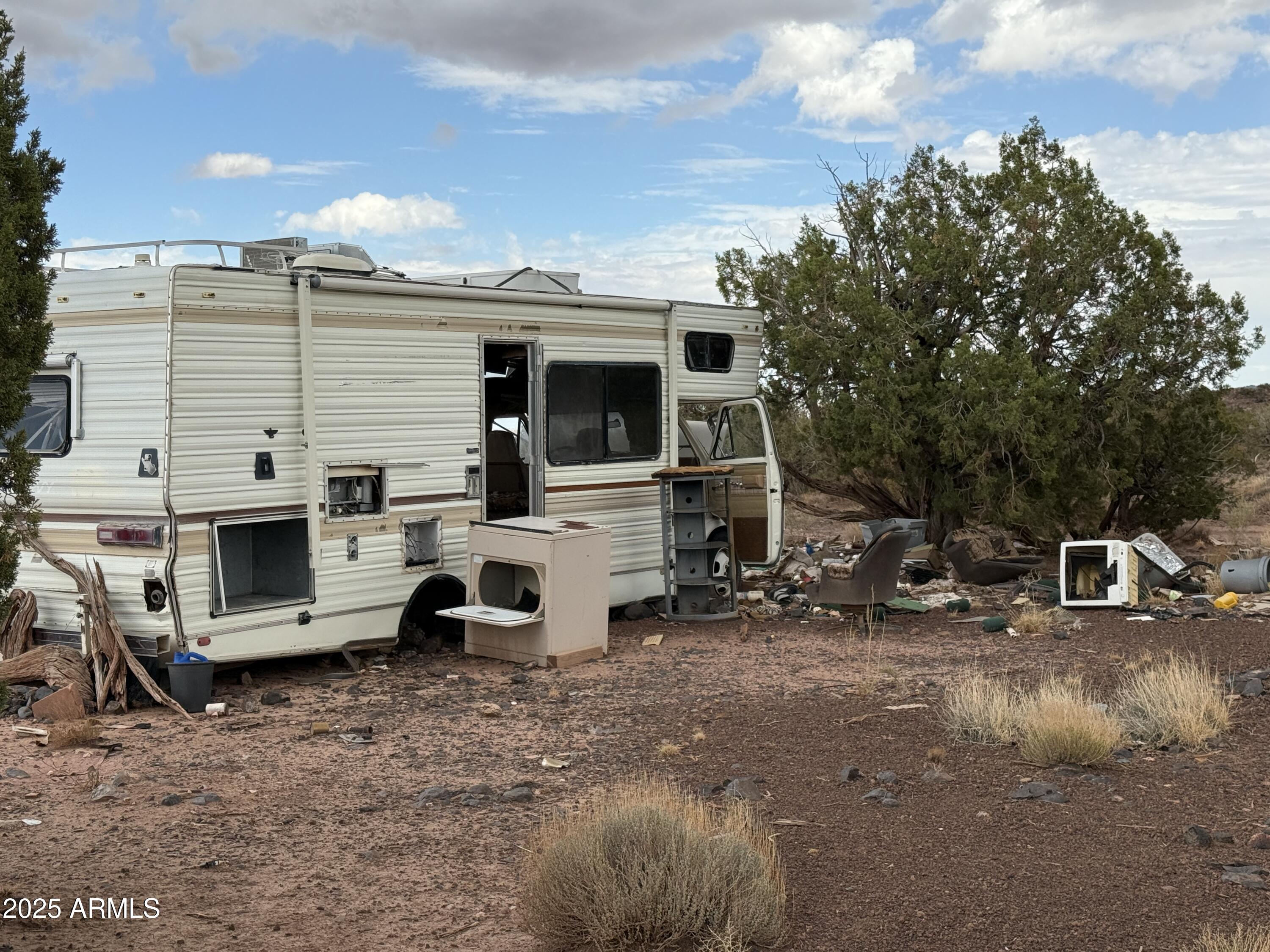 3875 APACHE Road 877-878