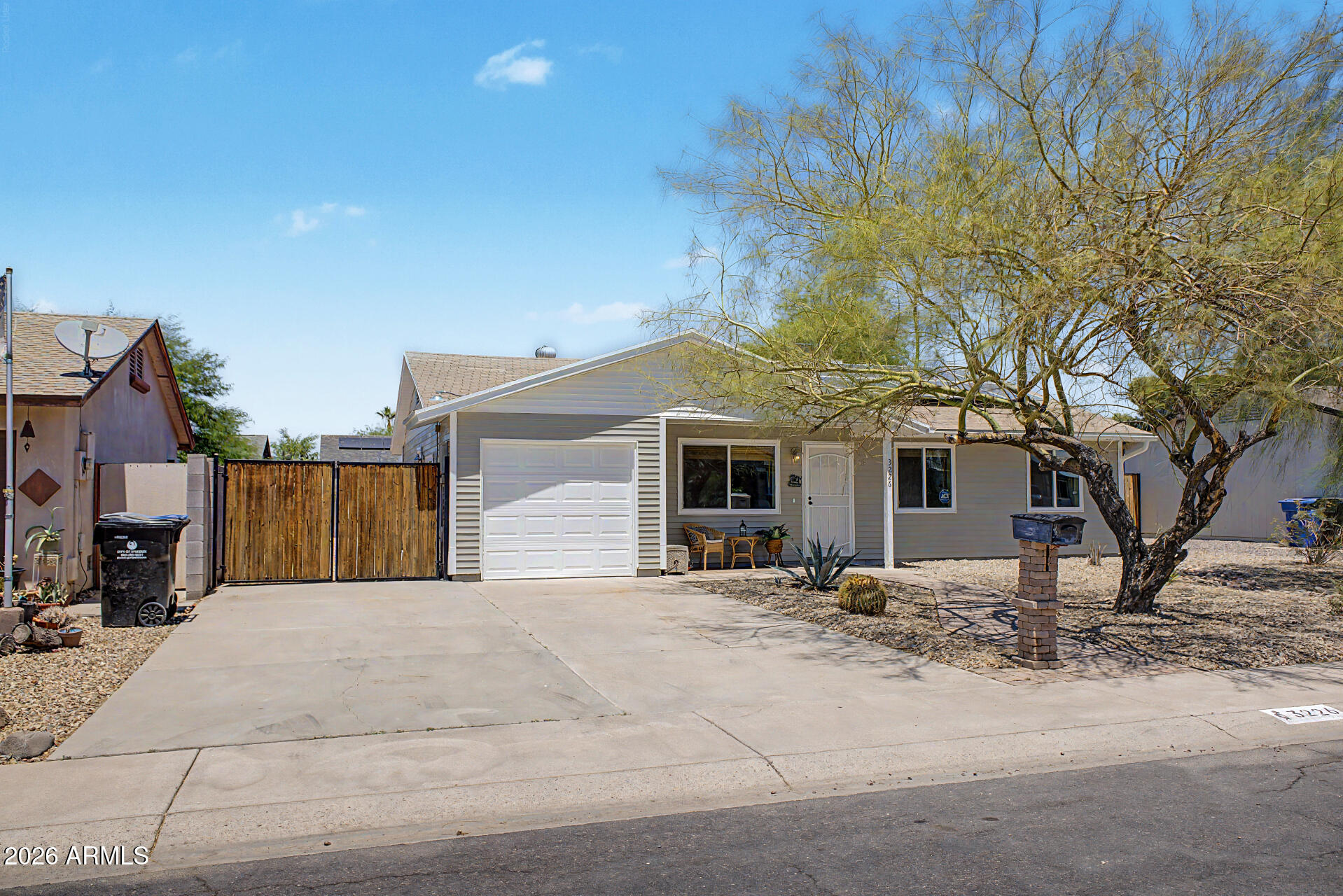 3226 W MICHELLE Drive