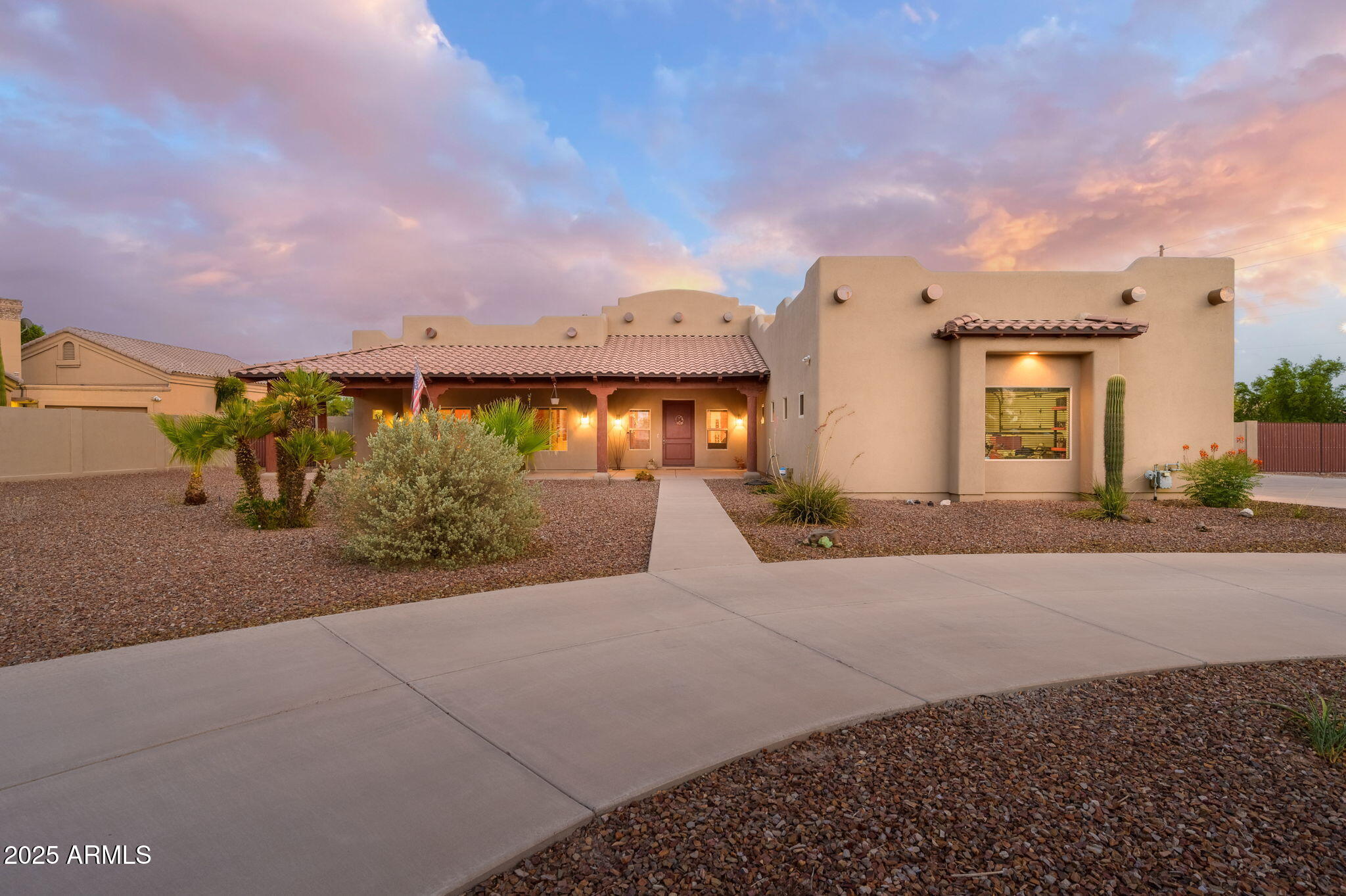 2423 E Arrowhead Trail