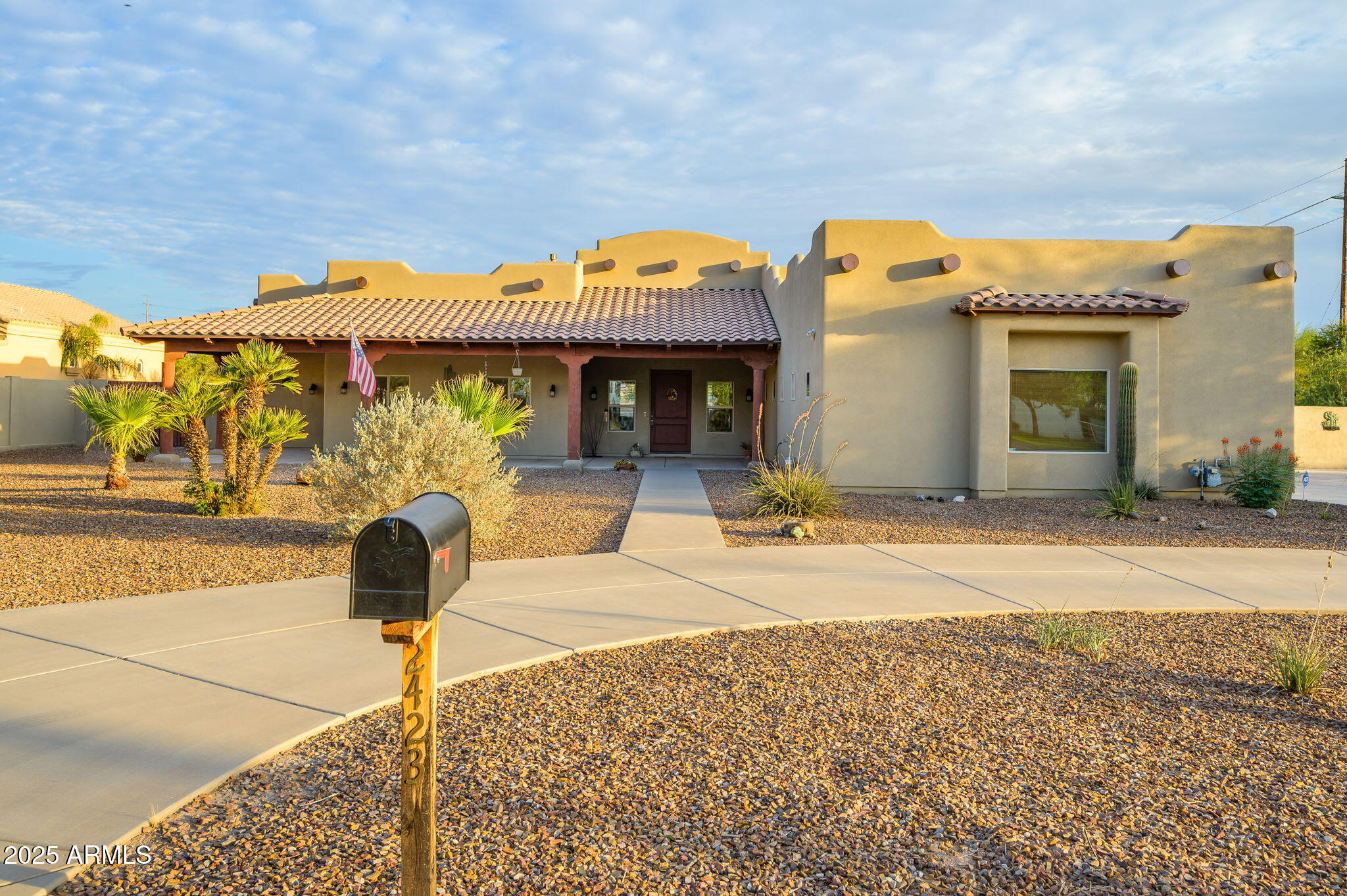 2423 E Arrowhead Trail