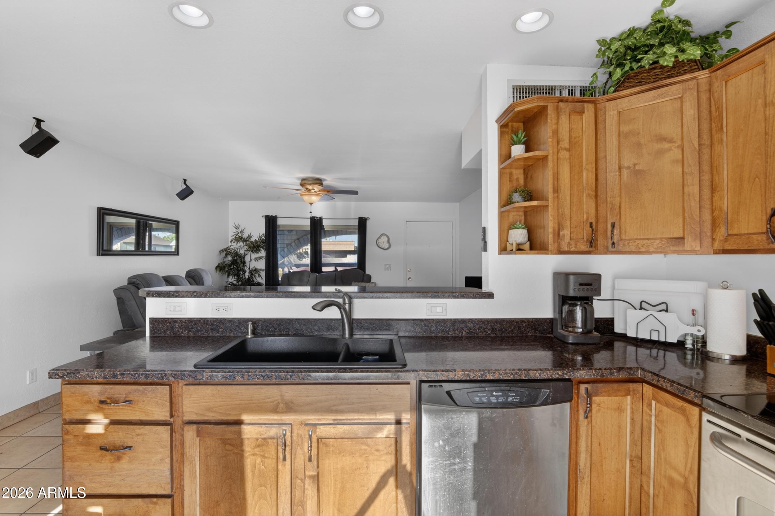 1859 E FARMDALE Avenue