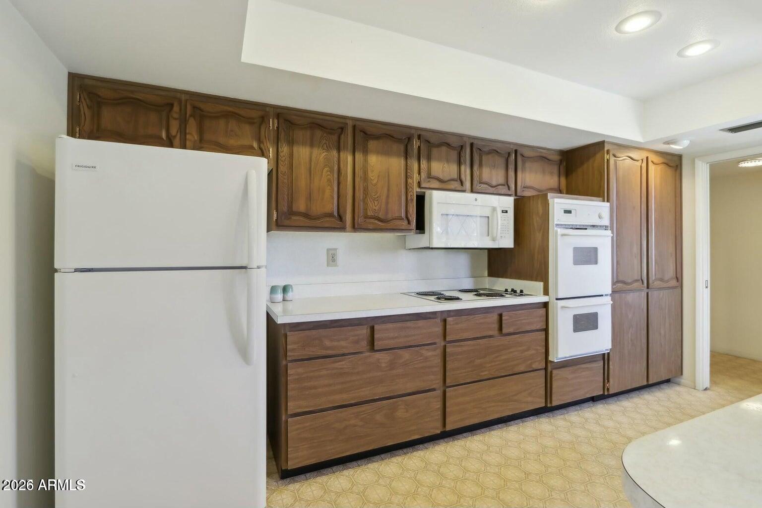 9706 W LONG HILLS Drive