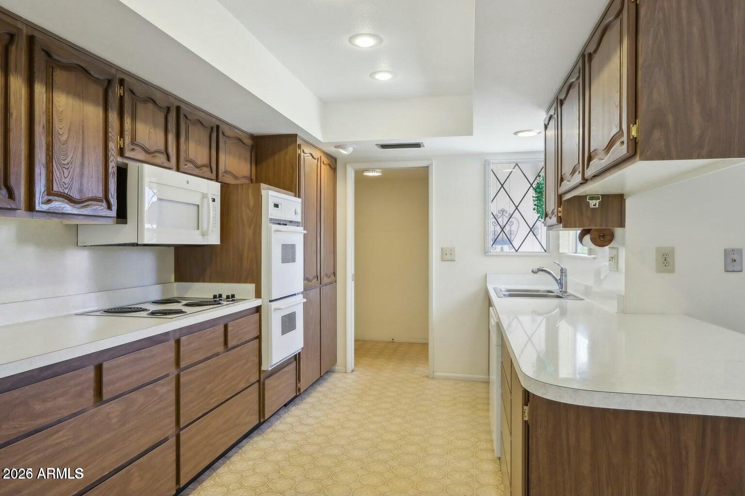 9706 W LONG HILLS Drive