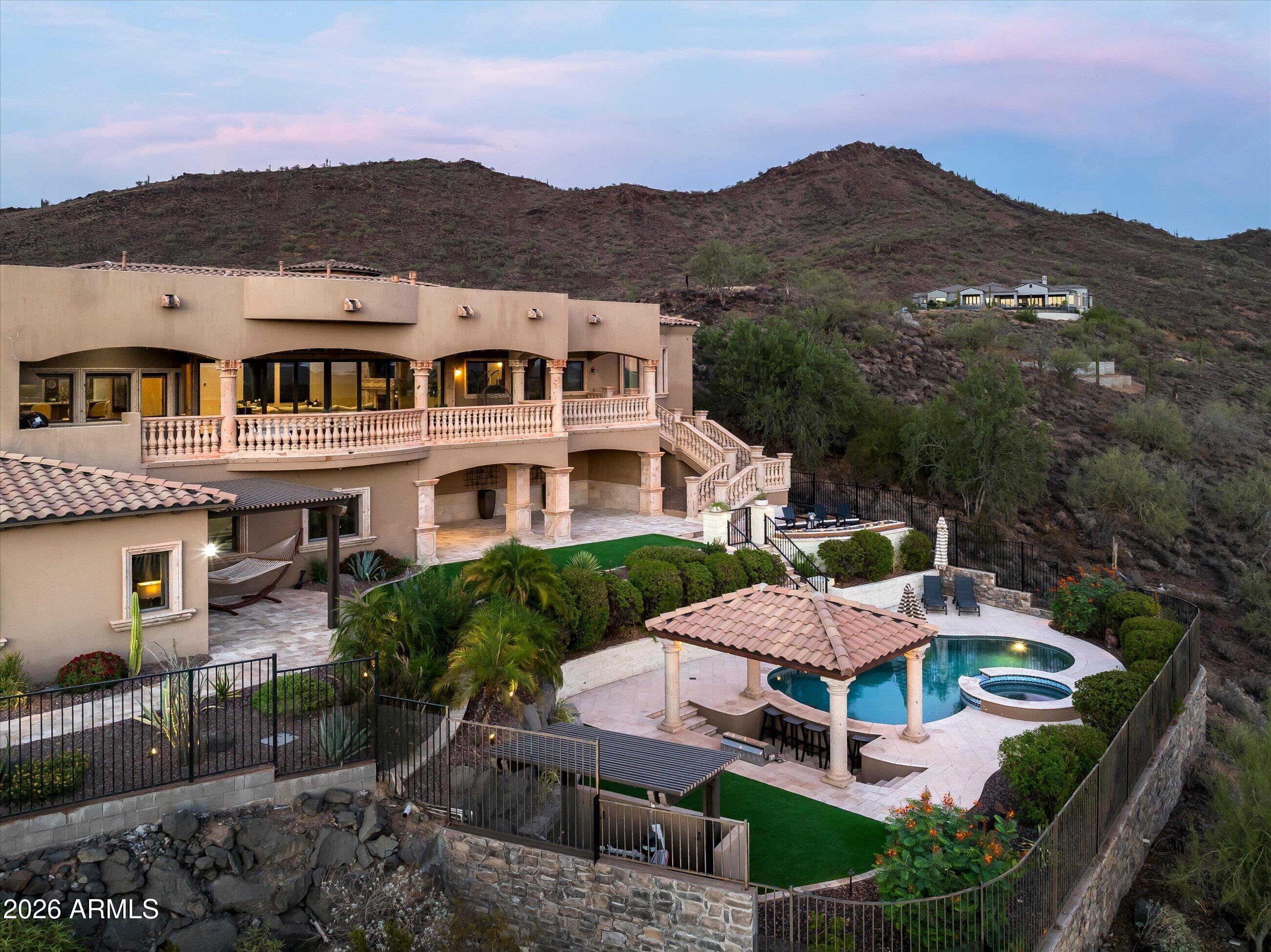 2433 W PRAIANO Way
