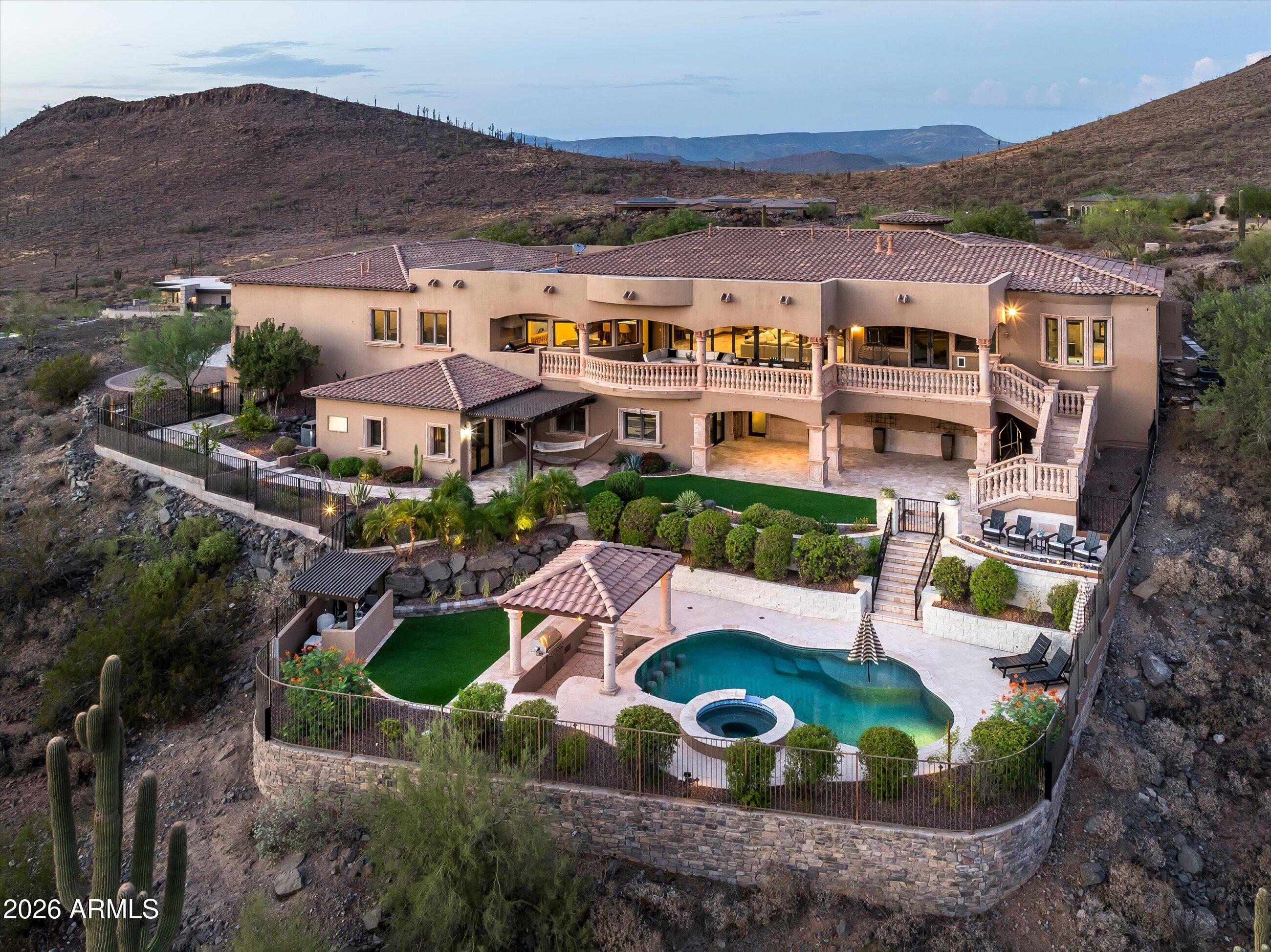 2433 W PRAIANO Way