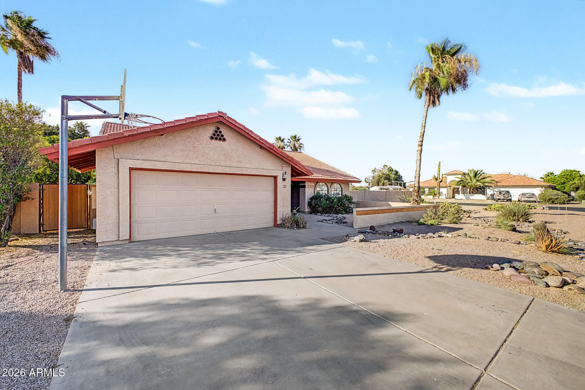 562 E HACKAMORE Street